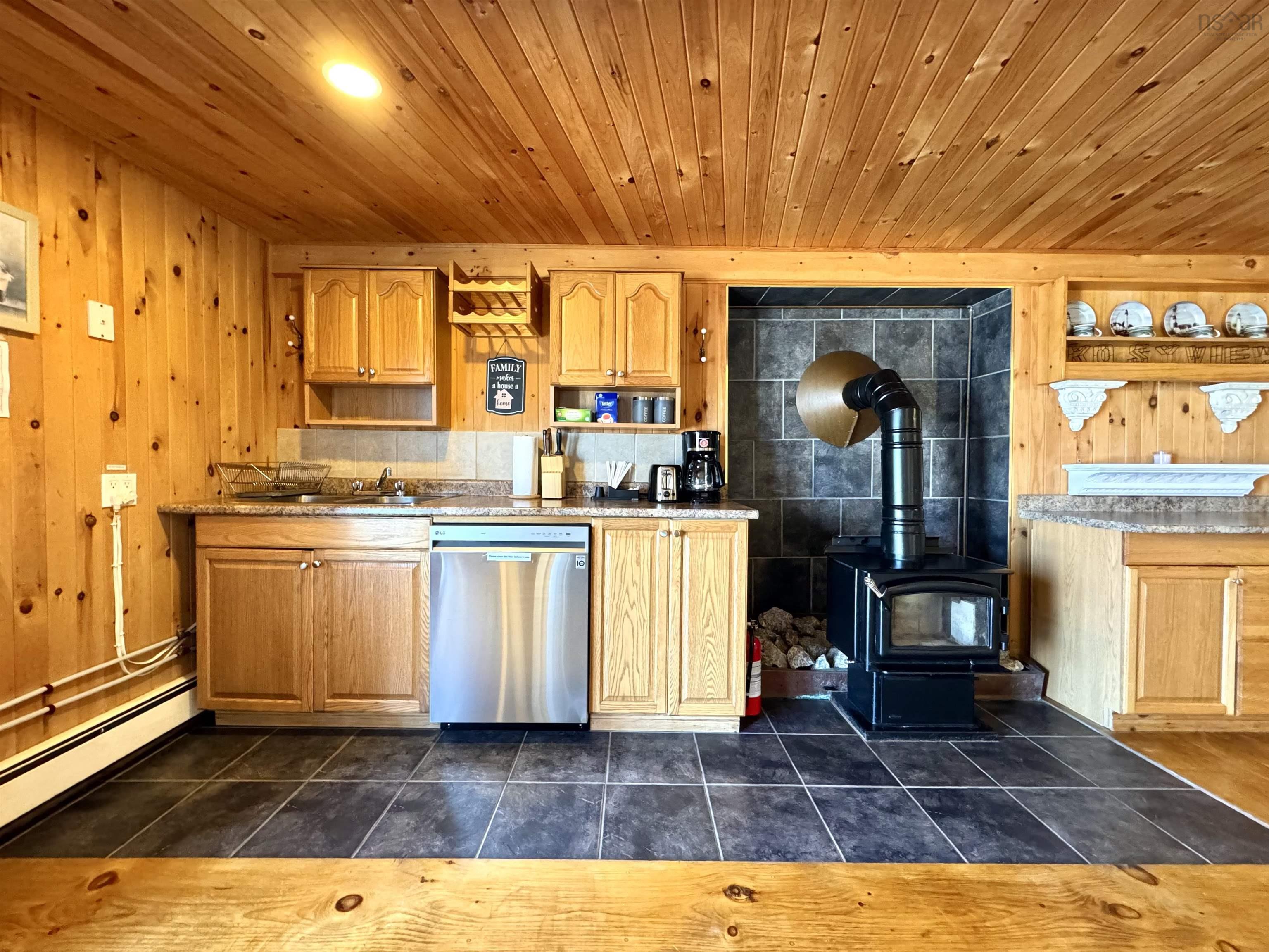 $989,900.00: 501 Mill Cove Shore Rd, Birchy Head