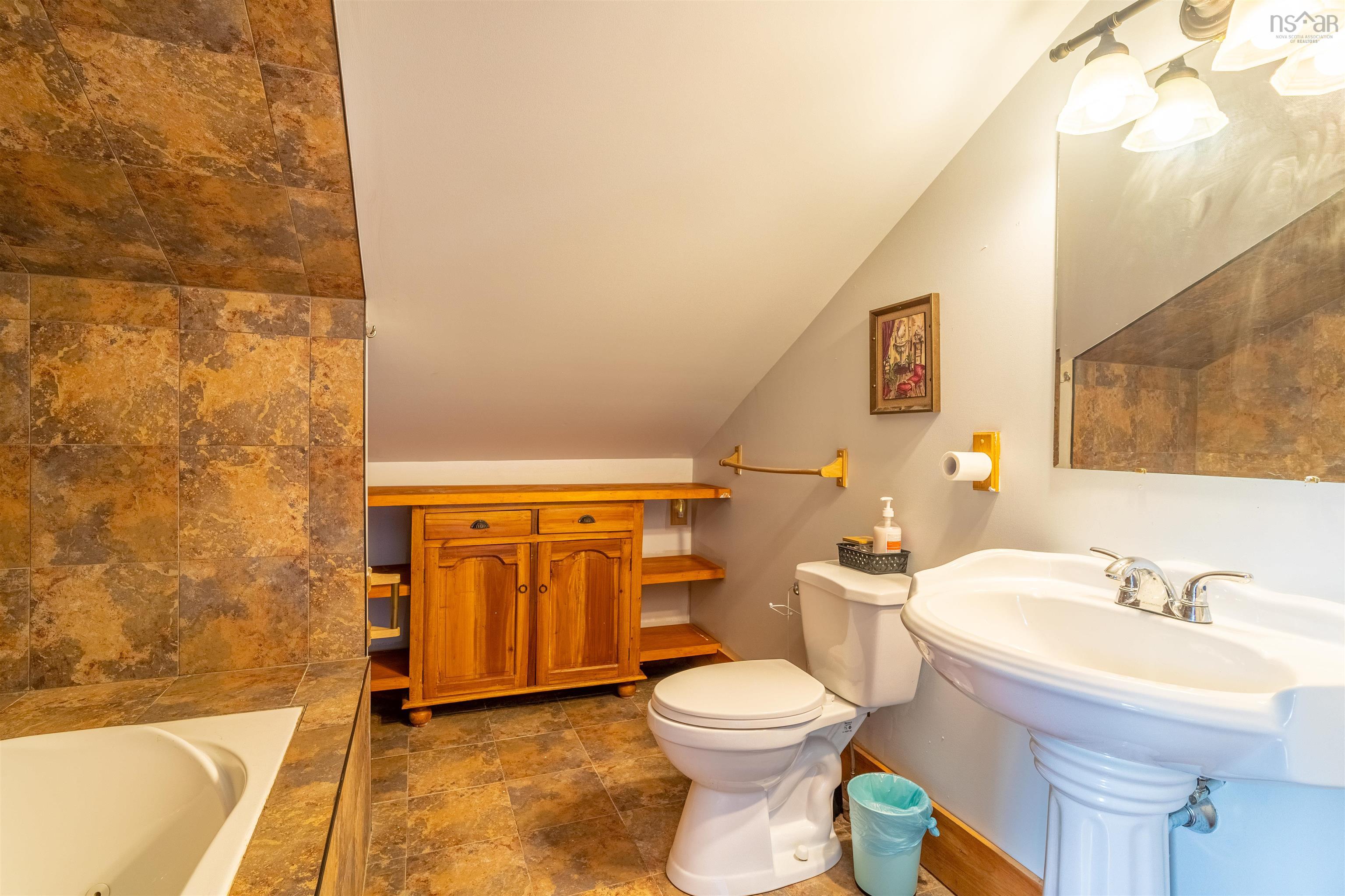 $989,900.00: 501 Mill Cove Shore Rd, Birchy Head