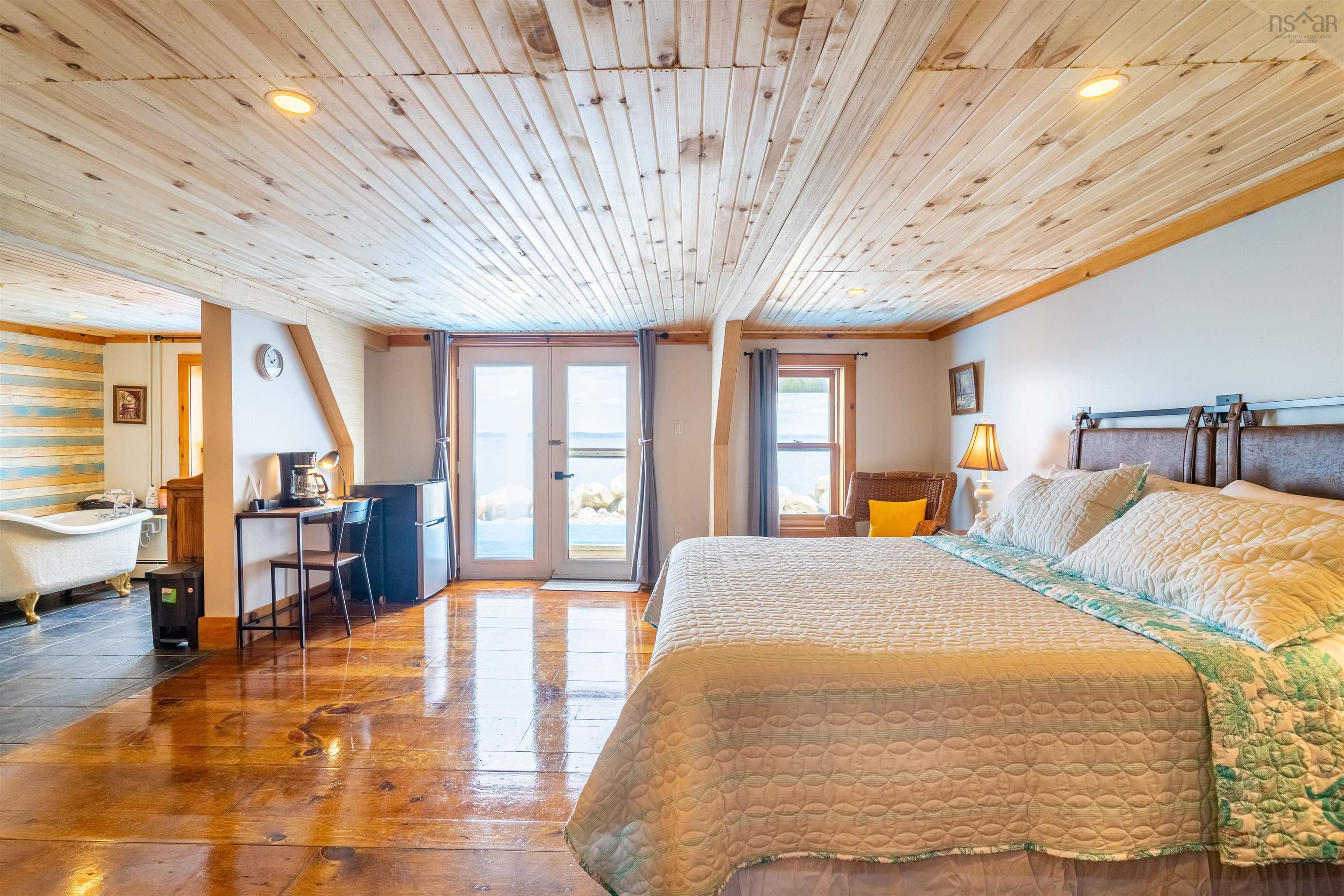 $989,900.00: 501 Mill Cove Shore Rd, Birchy Head