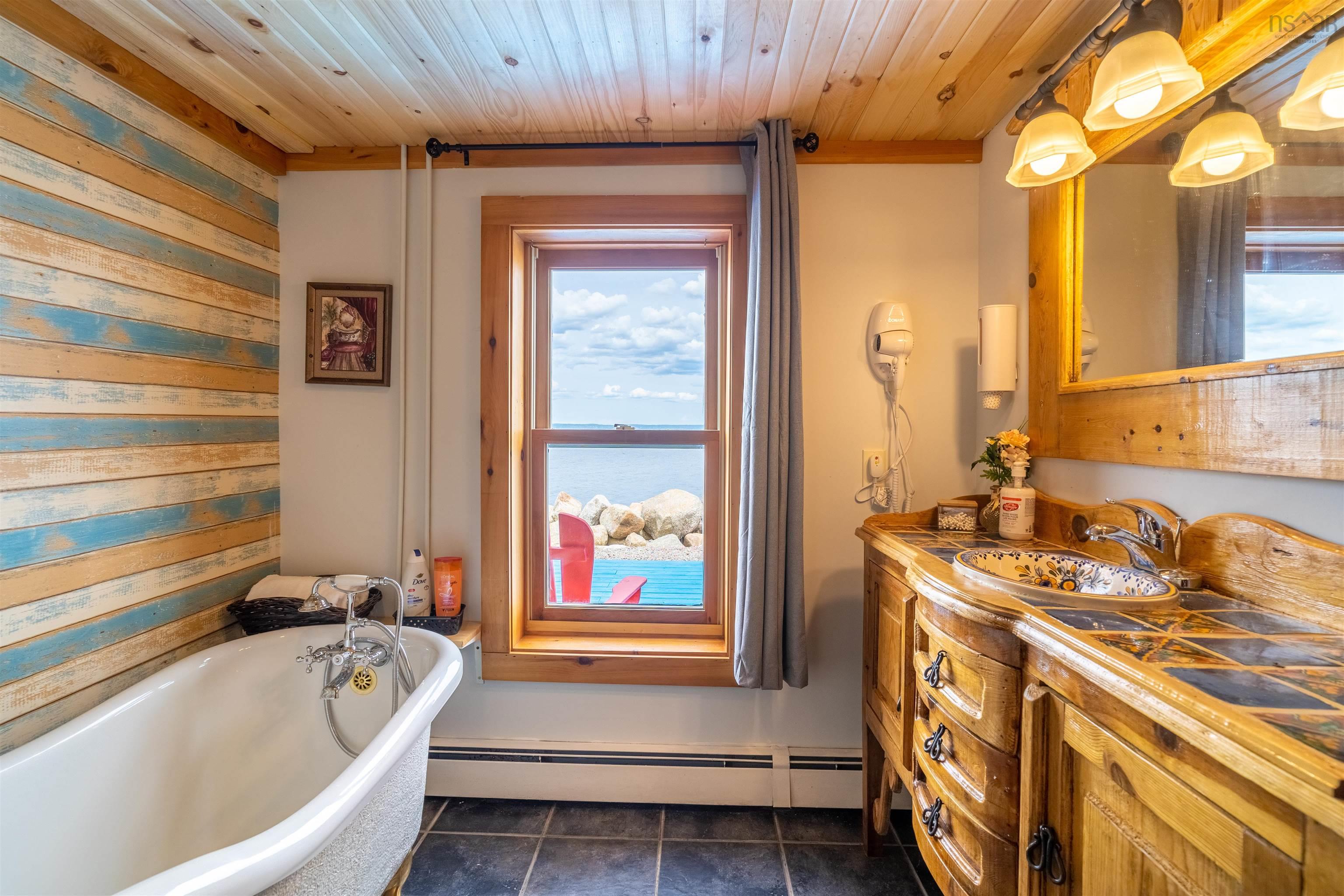 $989,900.00: 501 Mill Cove Shore Rd, Birchy Head