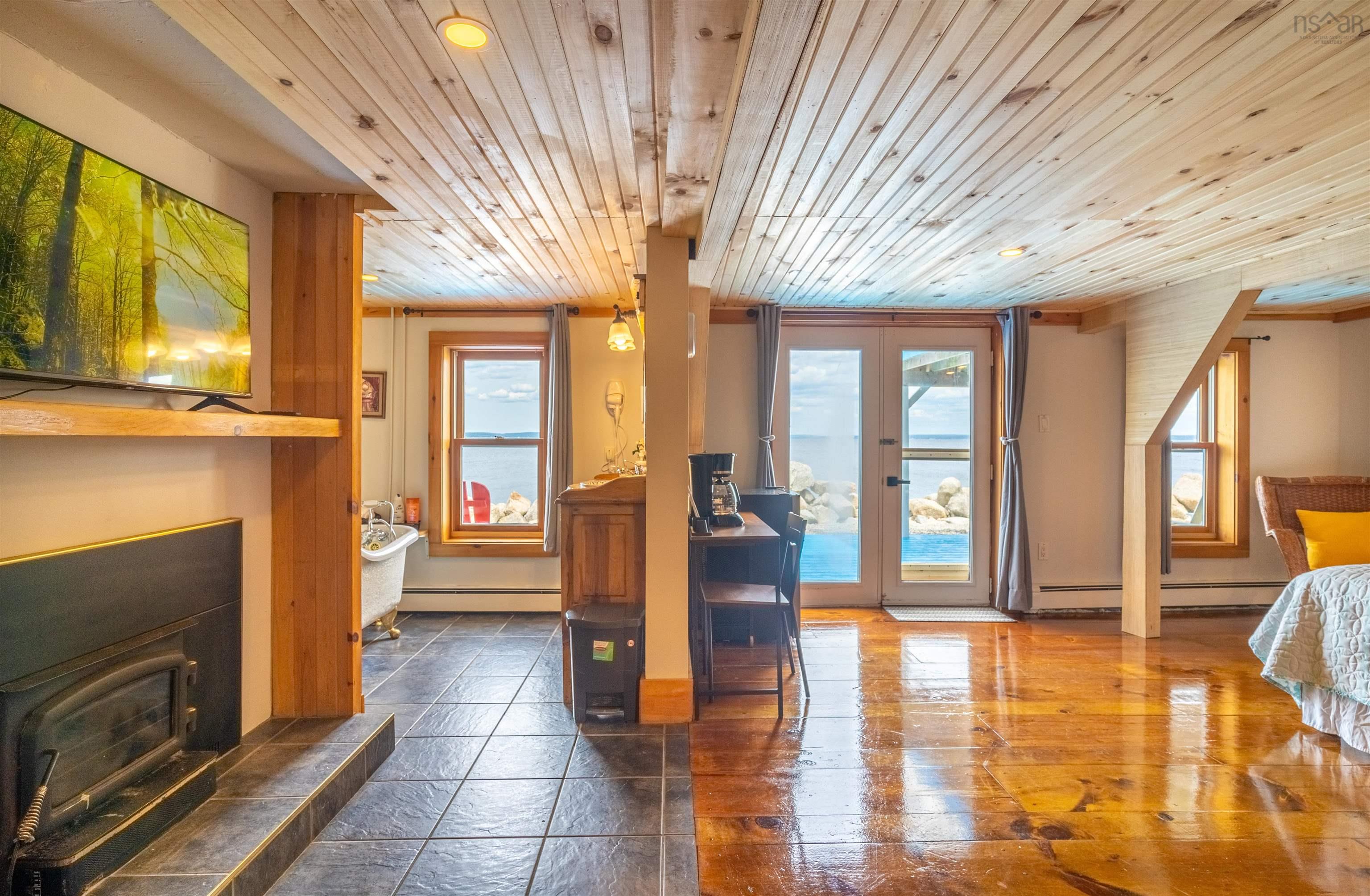 $989,900.00: 501 Mill Cove Shore Rd, Birchy Head
