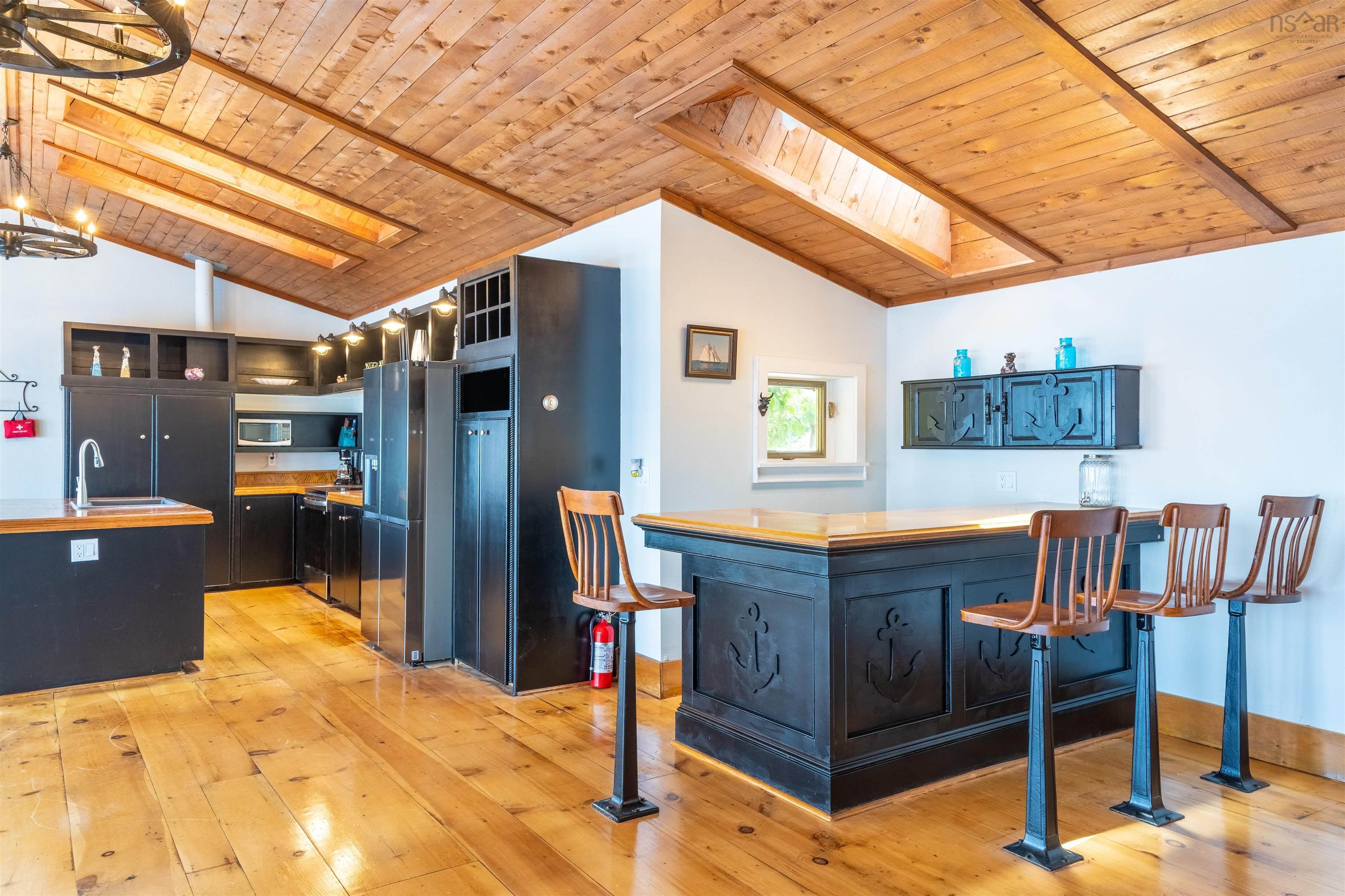 $989,900.00: 501 Mill Cove Shore Rd, Birchy Head