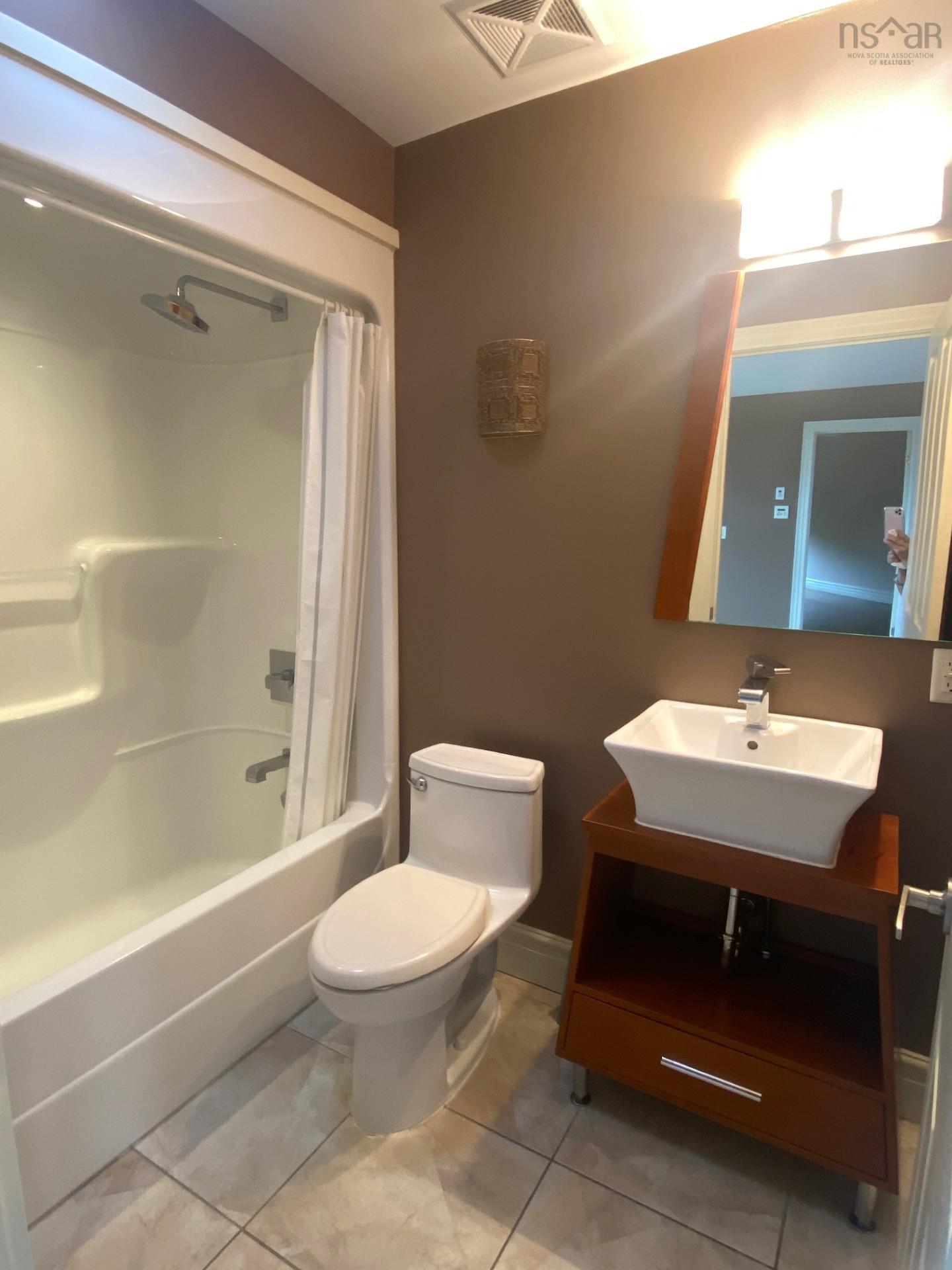 $1,829,900.00: 72 Worthington Place, Bedford