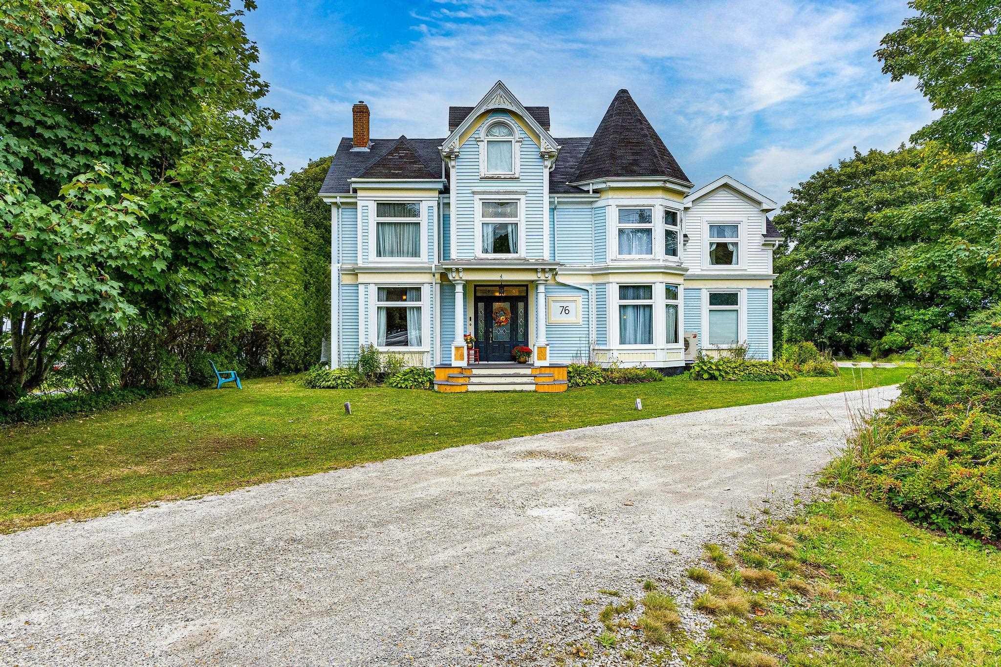 $1,095,000.00: 76 Montague Row, Digby