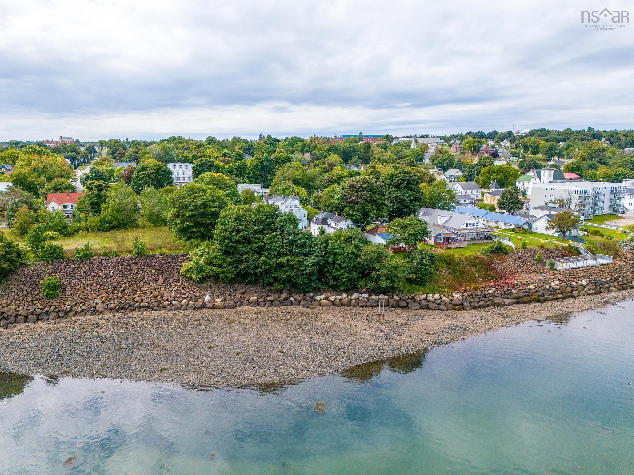 $1,095,000.00: 76 Montague Row, Digby
