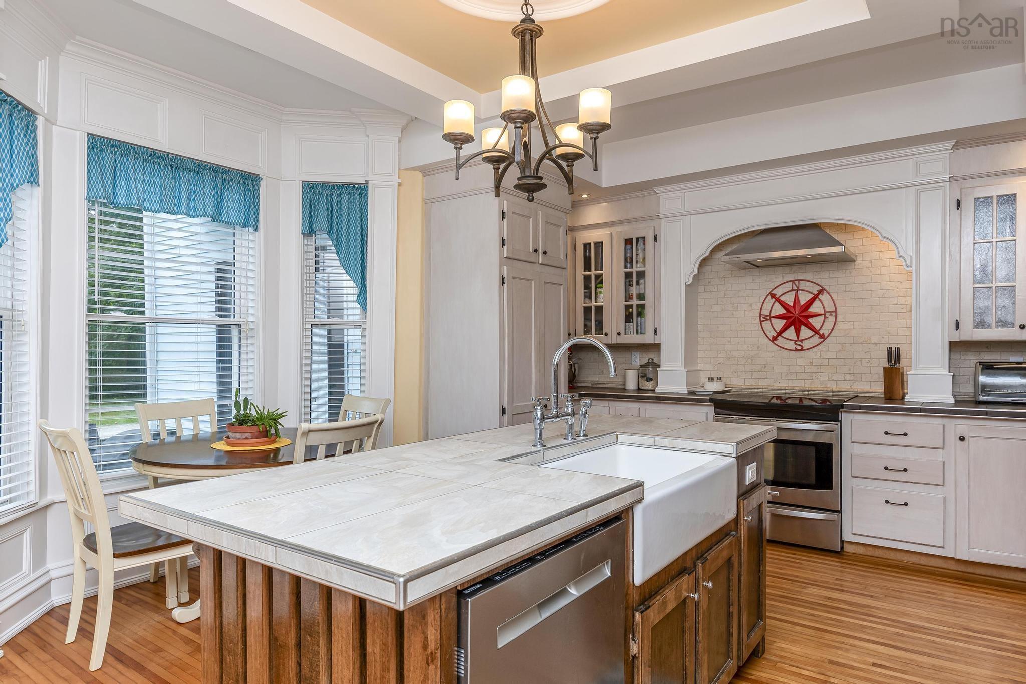 $1,095,000.00: 76 Montague Row, Digby