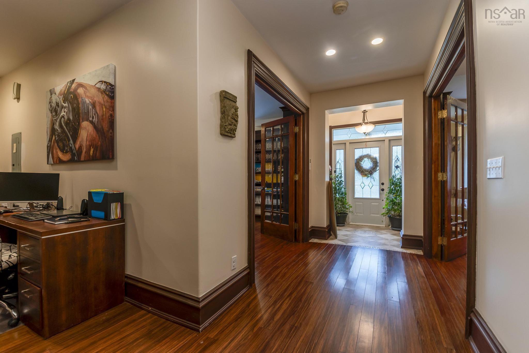 $1,095,000.00: 76 Montague Row, Digby