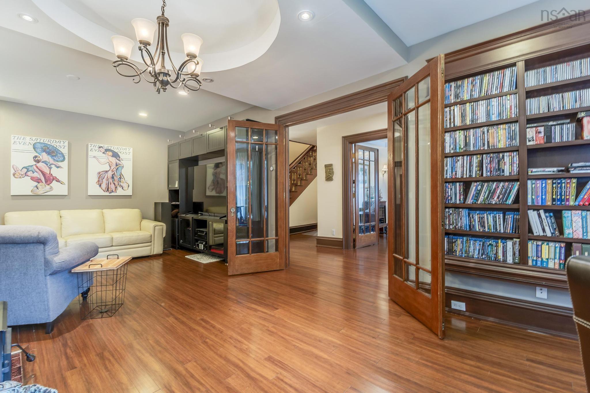 $1,095,000.00: 76 Montague Row, Digby