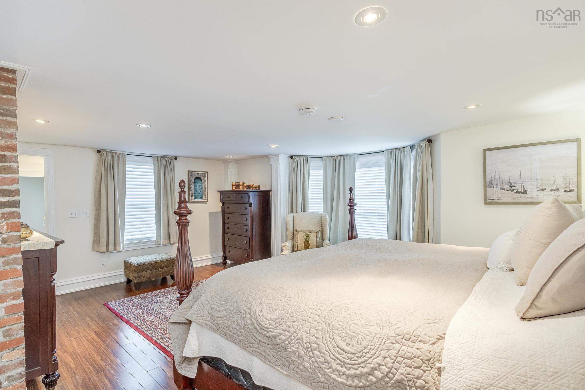 $1,049,000.00: 76 Montague Row, Digby