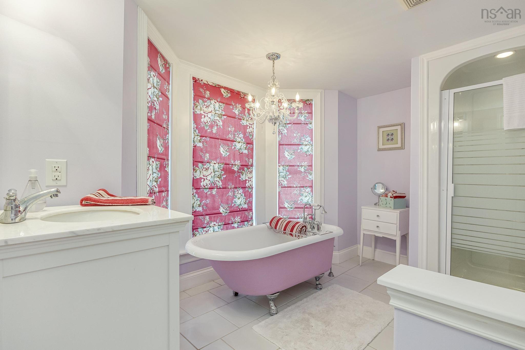 $1,095,000.00: 76 Montague Row, Digby