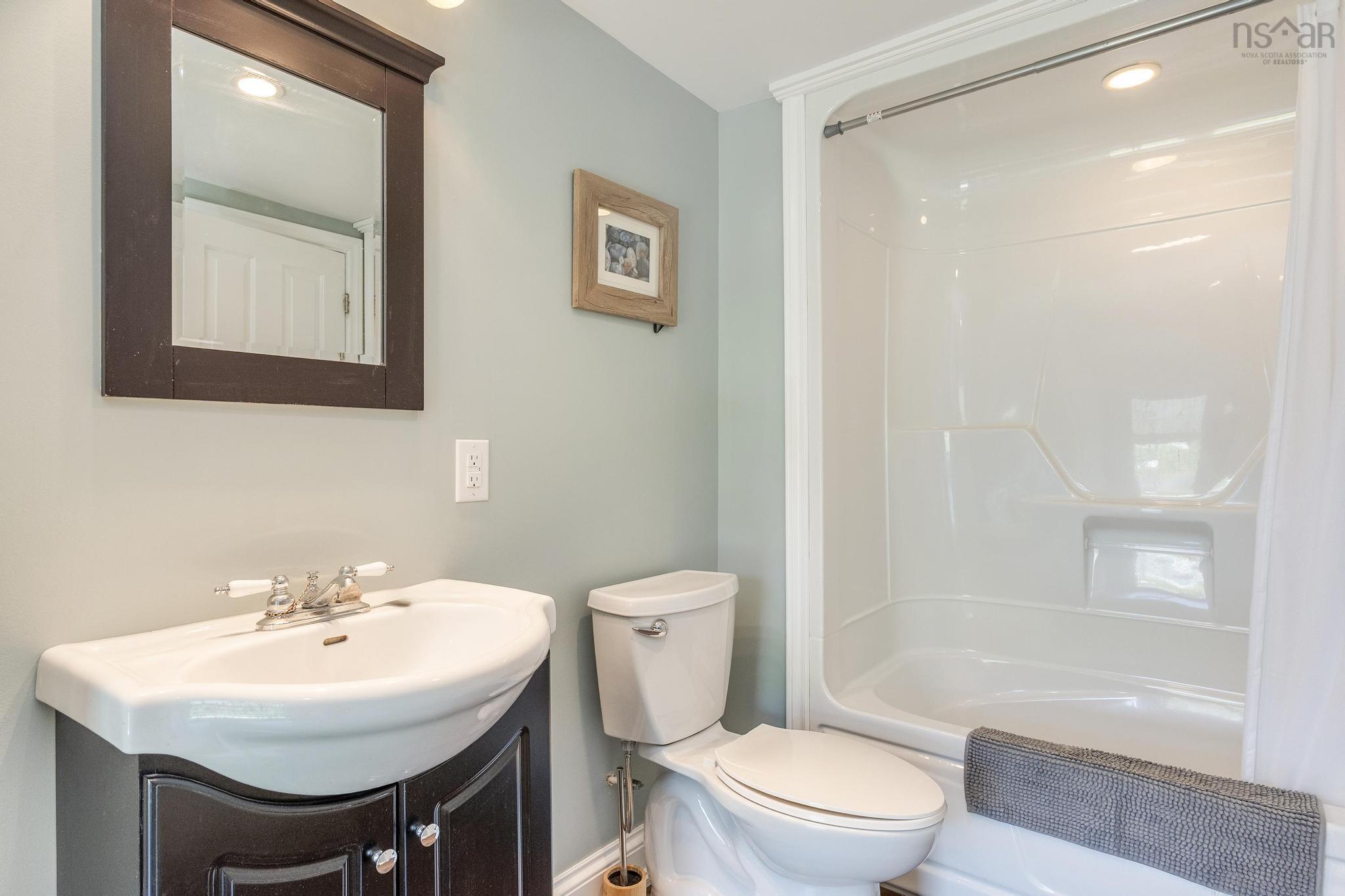 $1,049,000.00: 76 Montague Row, Digby