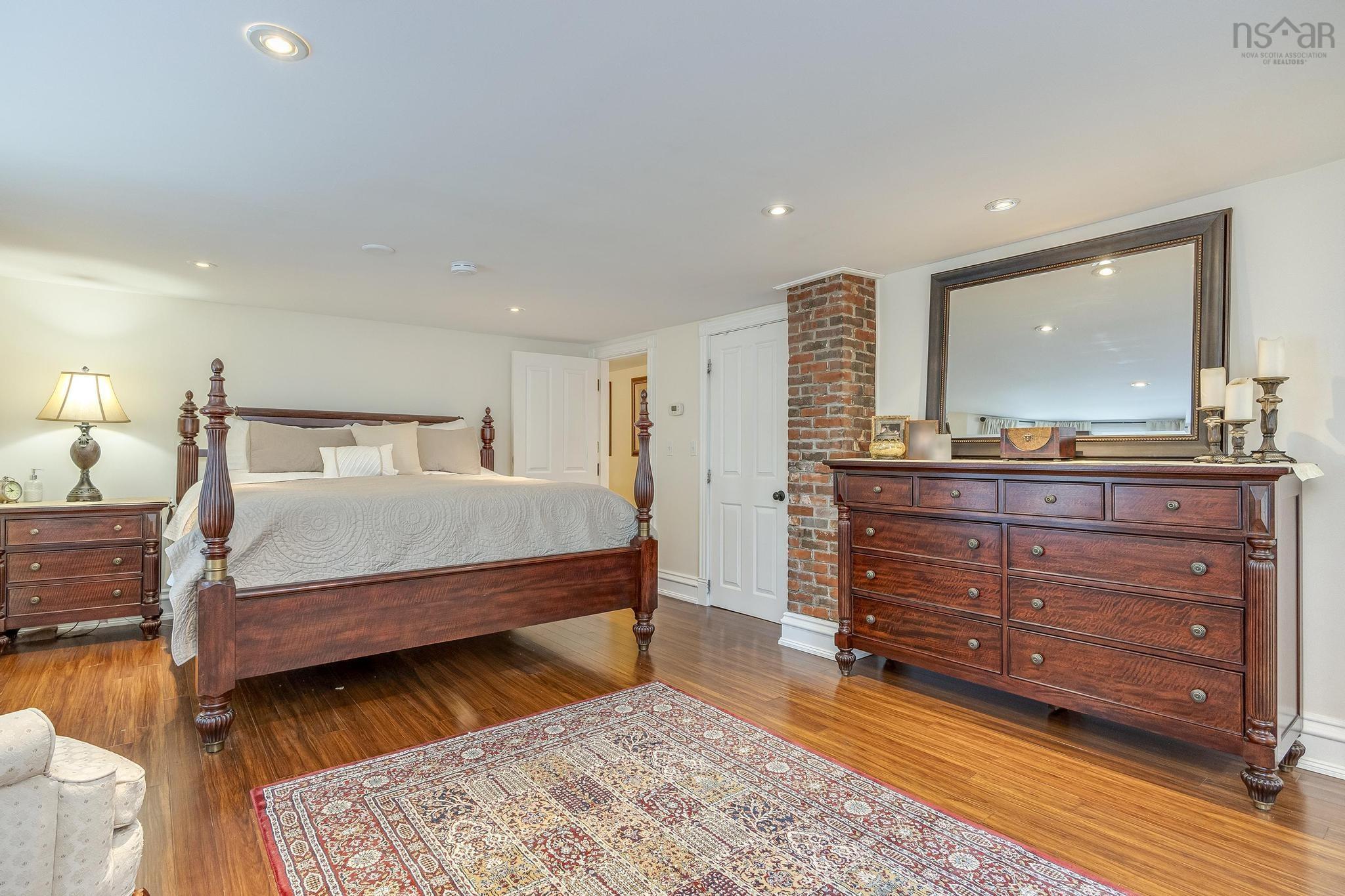 $1,095,000.00: 76 Montague Row, Digby