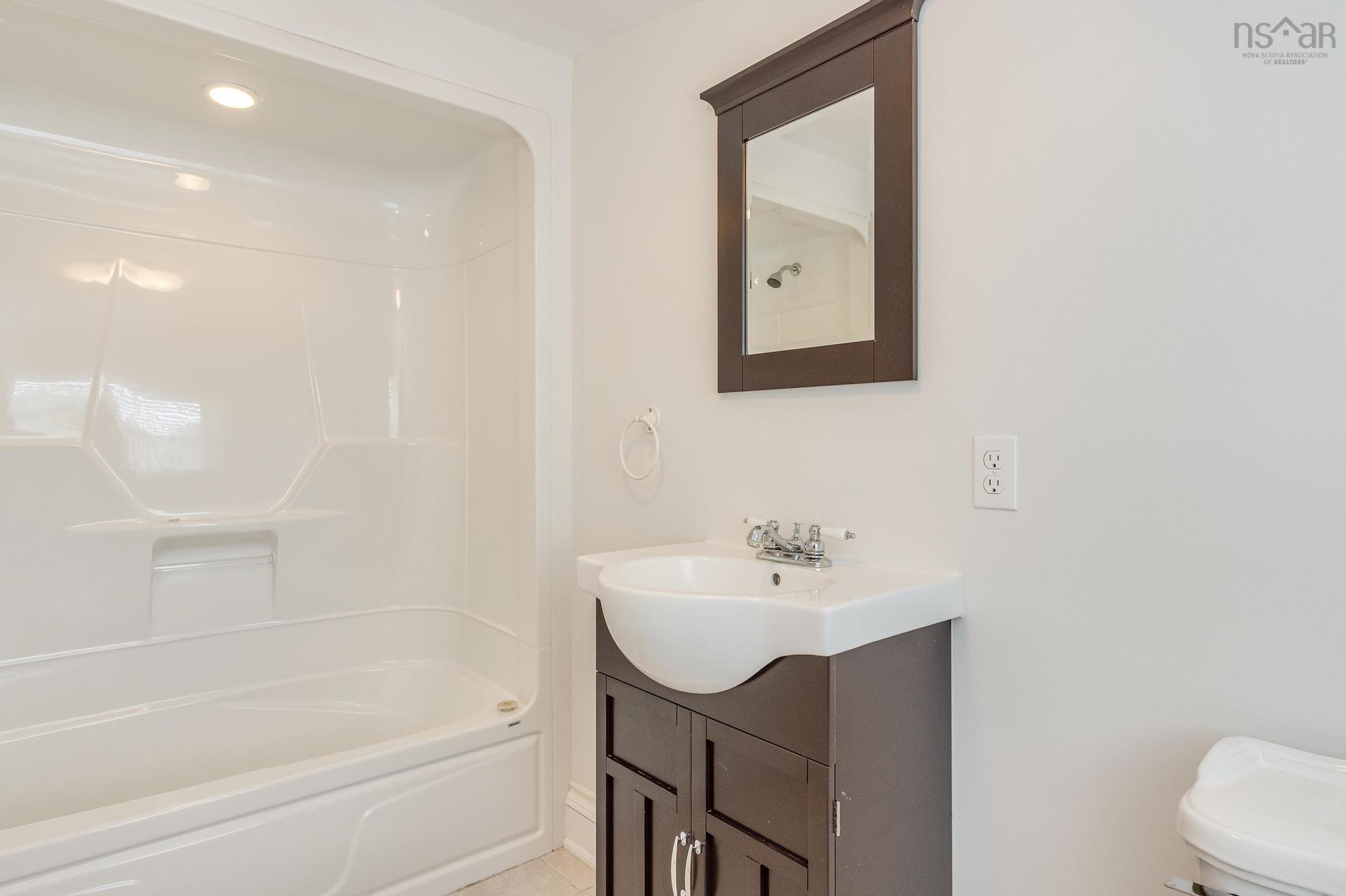 $1,049,000.00: 76 Montague Row, Digby