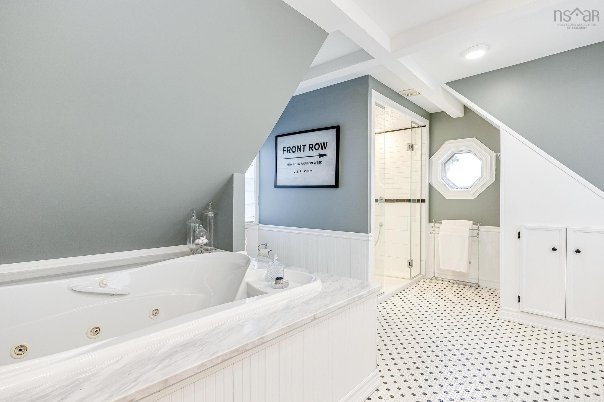 $1,095,000.00: 76 Montague Row, Digby