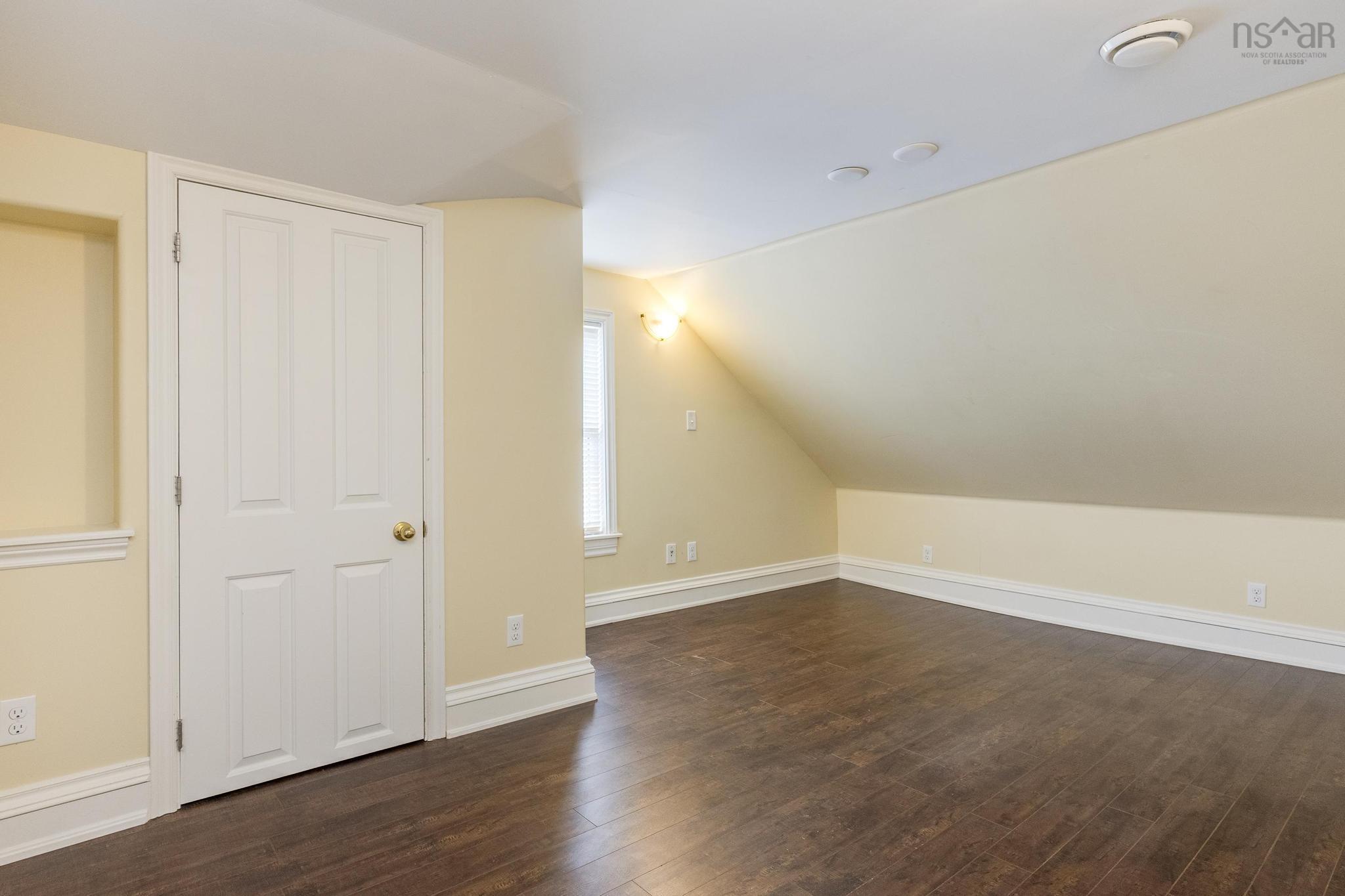 $1,049,000.00: 76 Montague Row, Digby