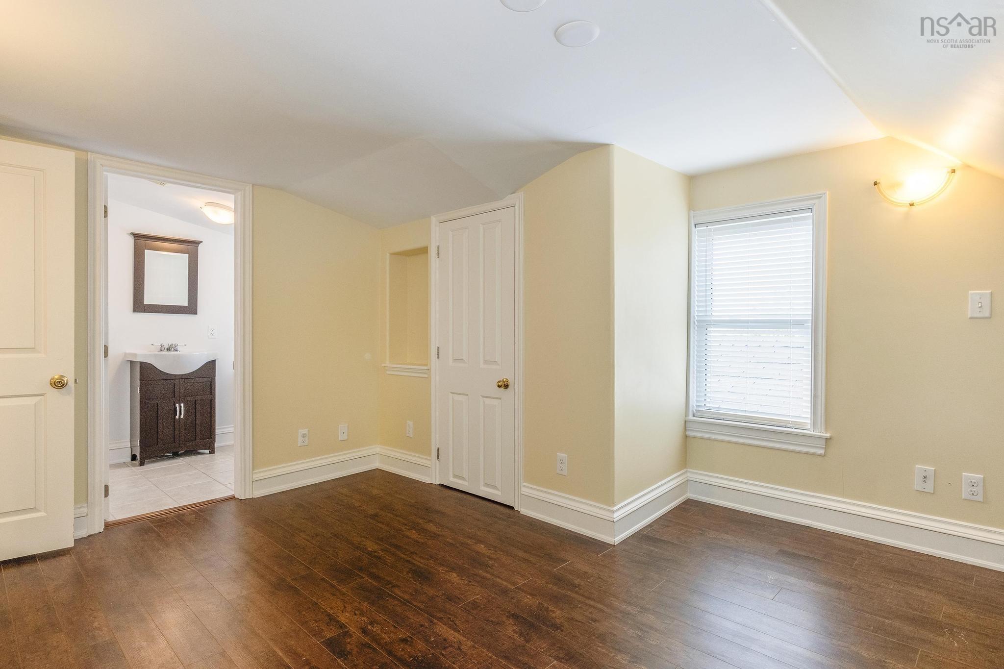 $1,049,000.00: 76 Montague Row, Digby