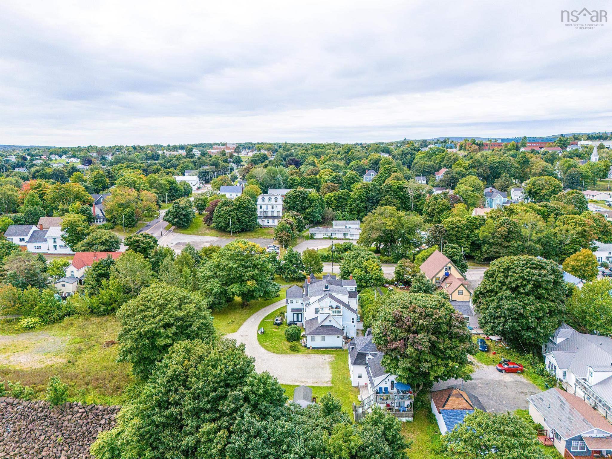 $1,095,000.00: 76 Montague Row, Digby