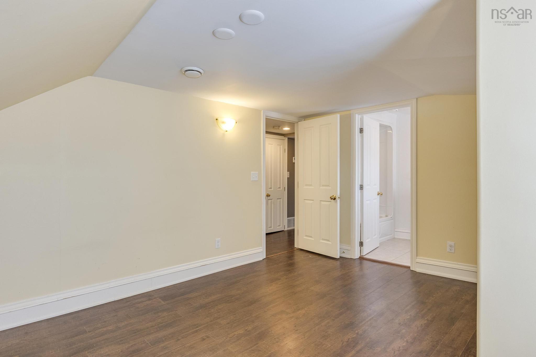 $1,049,000.00: 76 Montague Row, Digby