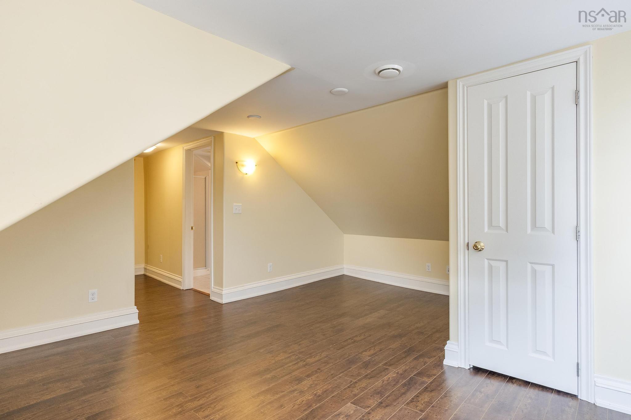 $1,049,000.00: 76 Montague Row, Digby