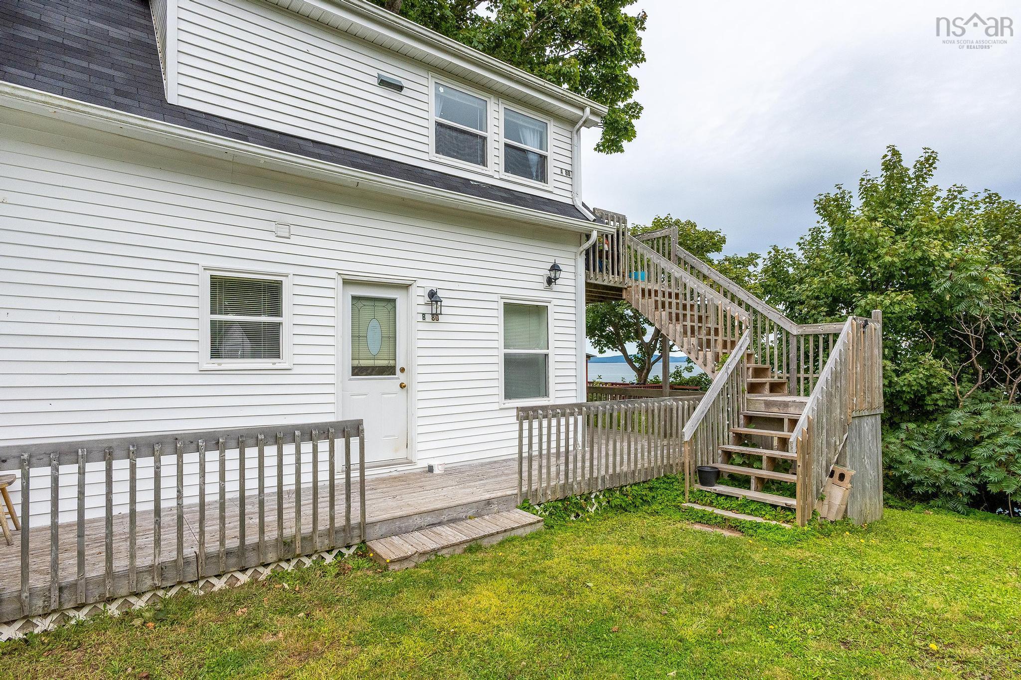 $1,095,000.00: 76 Montague Row, Digby