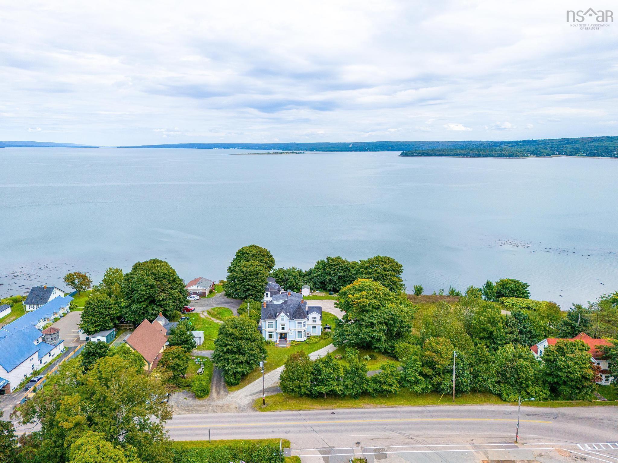 $1,049,000.00: 76 Montague Row, Digby