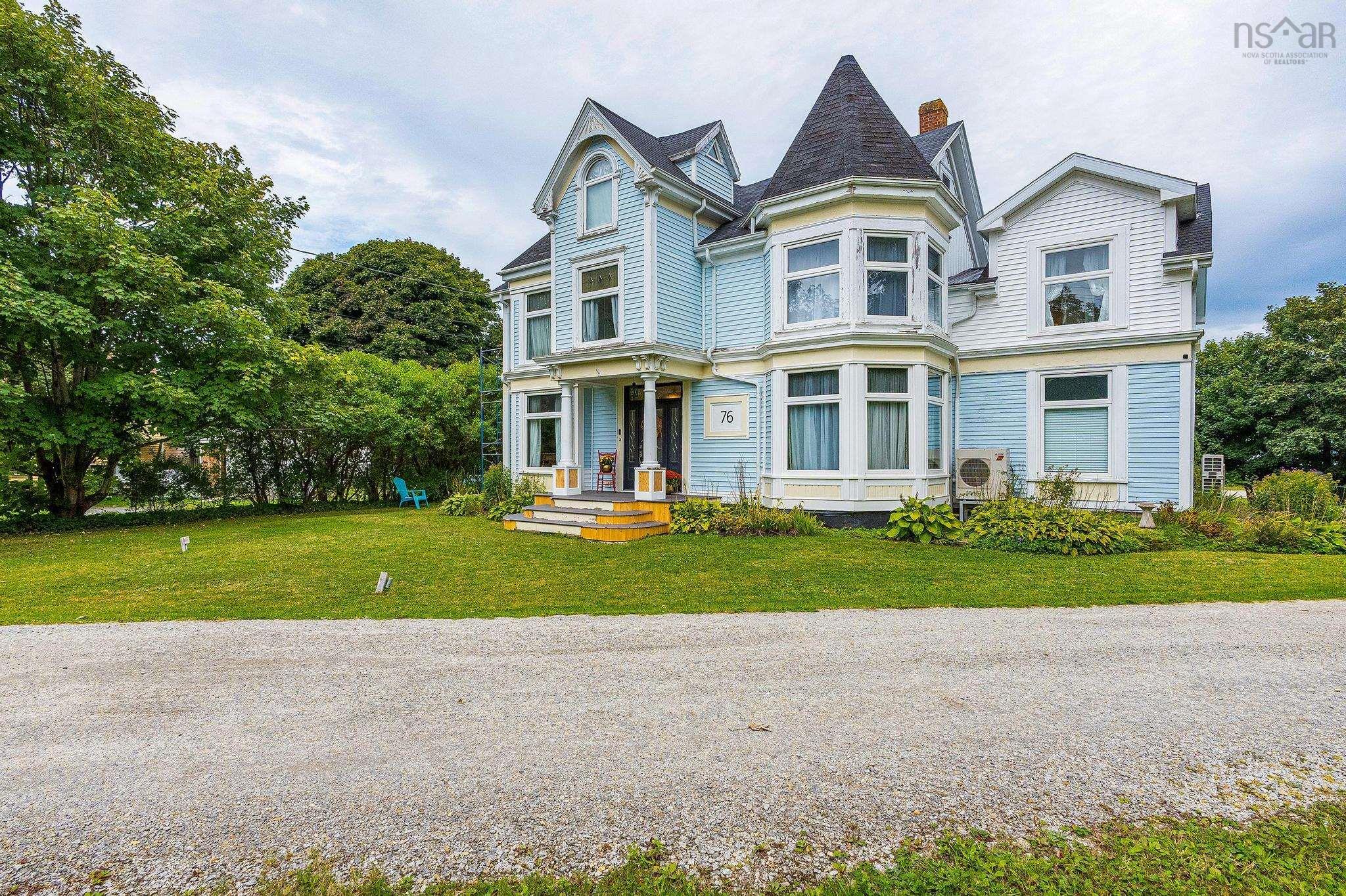 $1,095,000.00: 76 Montague Row, Digby