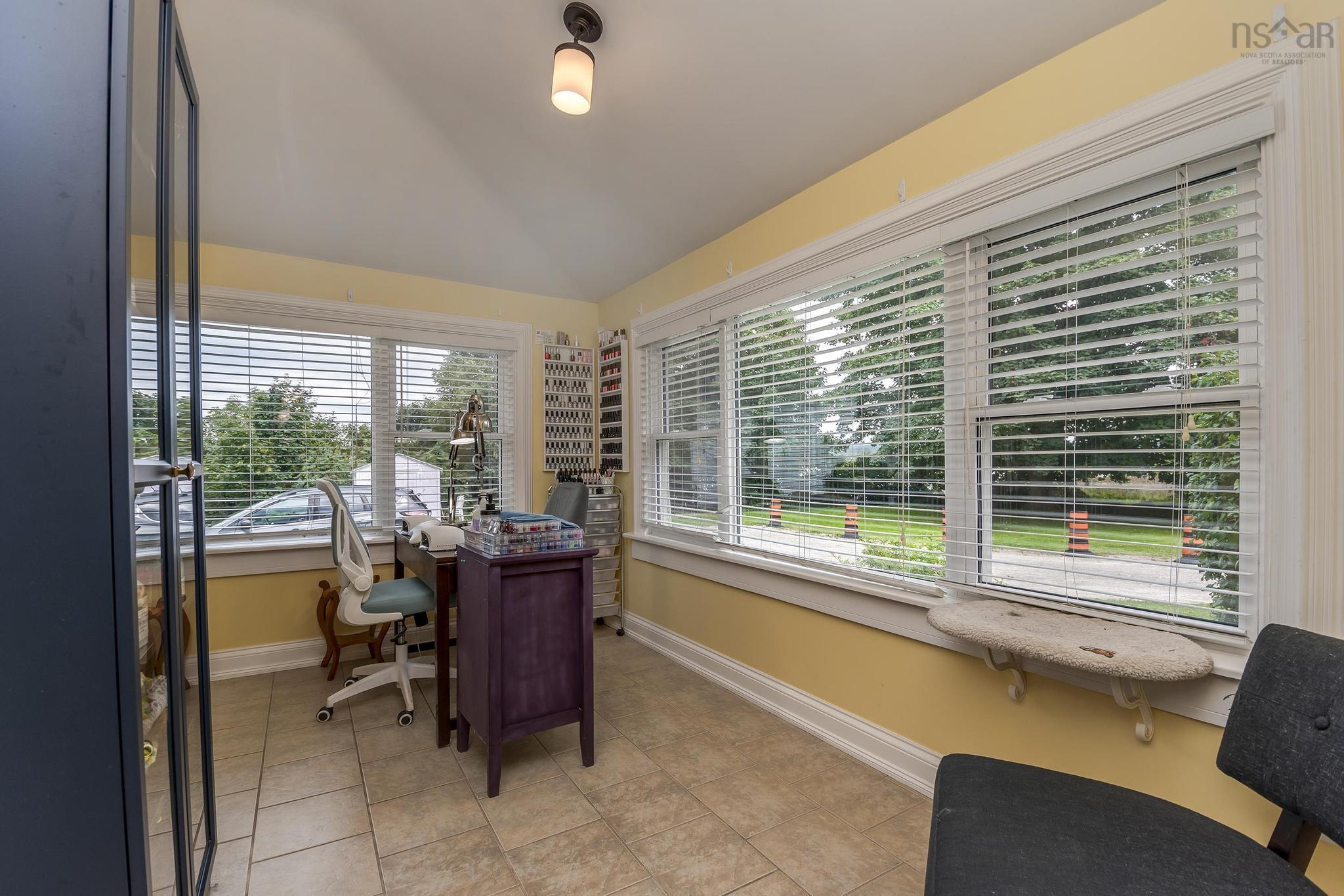 $1,095,000.00: 76 Montague Row, Digby