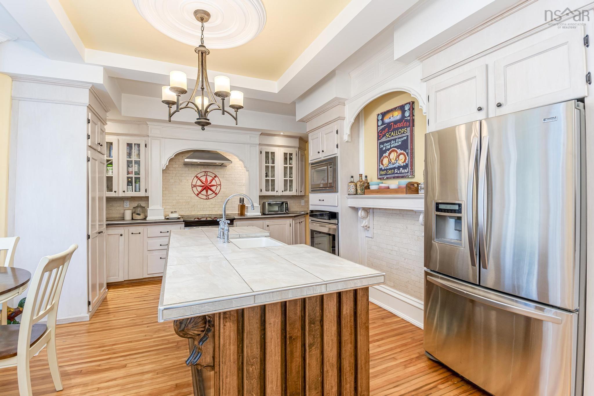 $1,095,000.00: 76 Montague Row, Digby