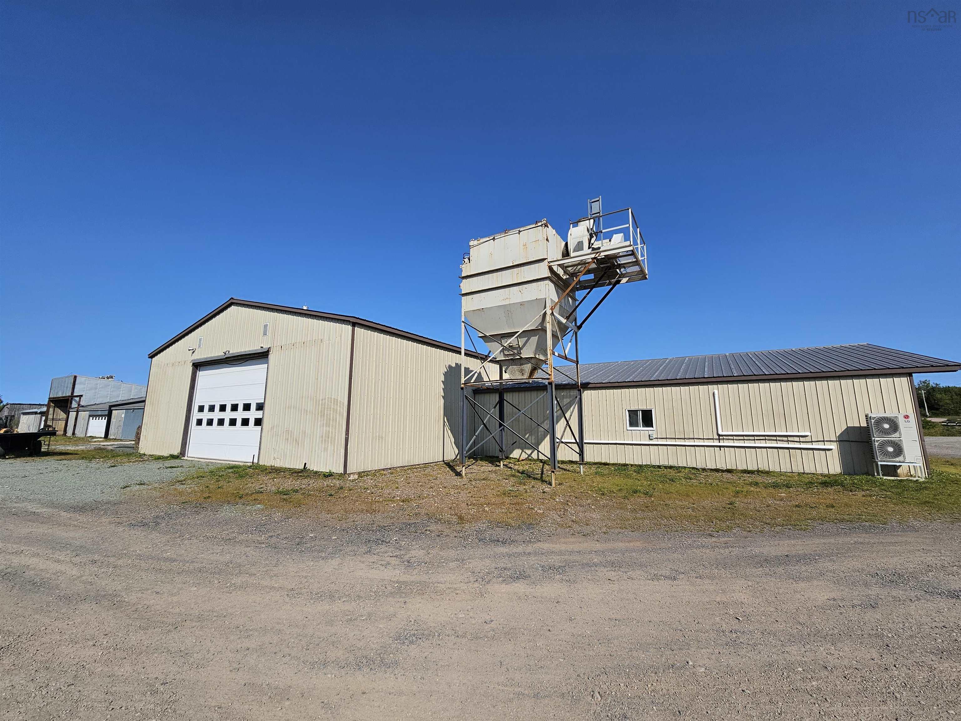 $695,000.00: 3777 Highway 4, Central West River