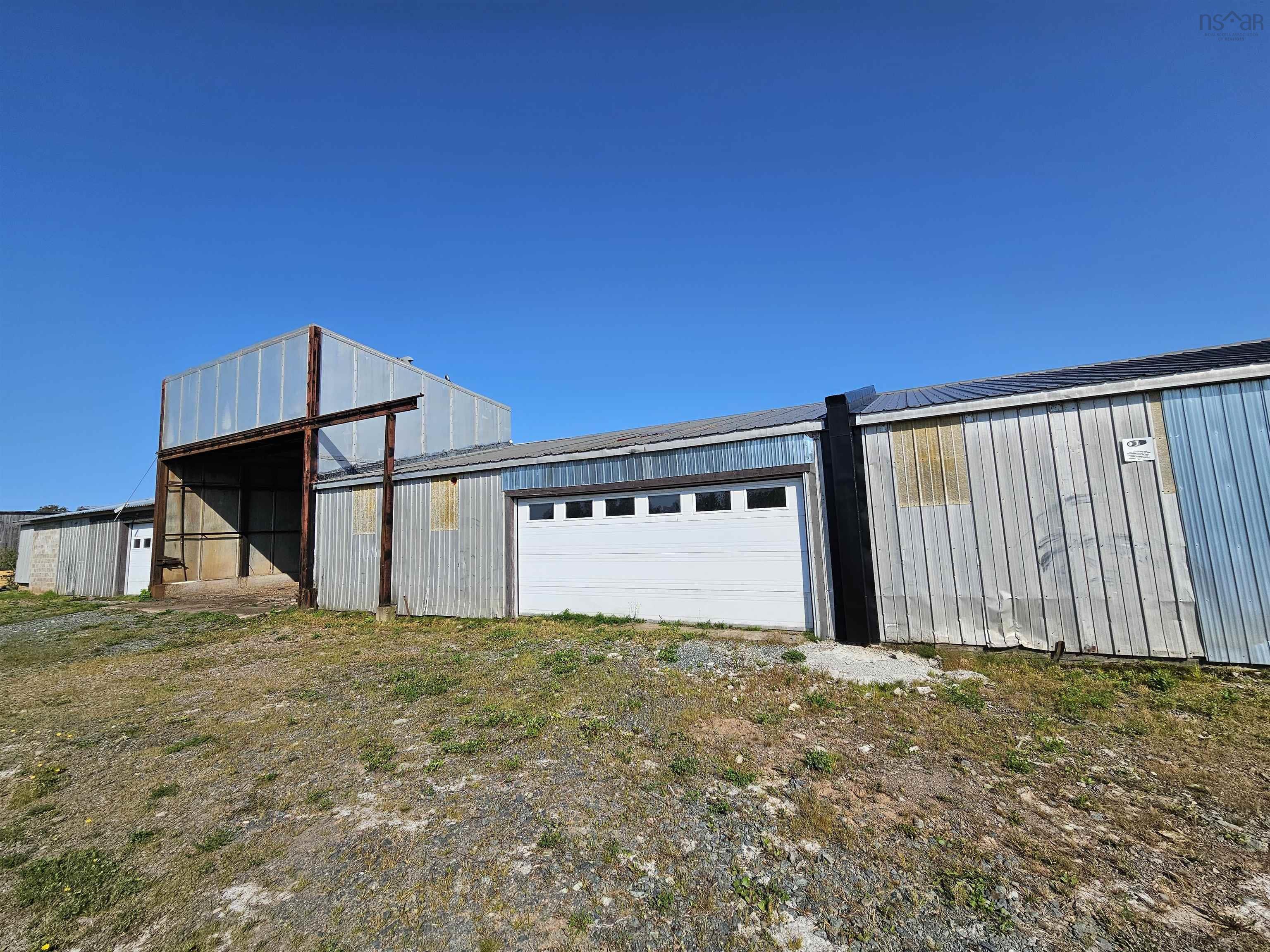 $695,000.00: 3777 Highway 4, Central West River