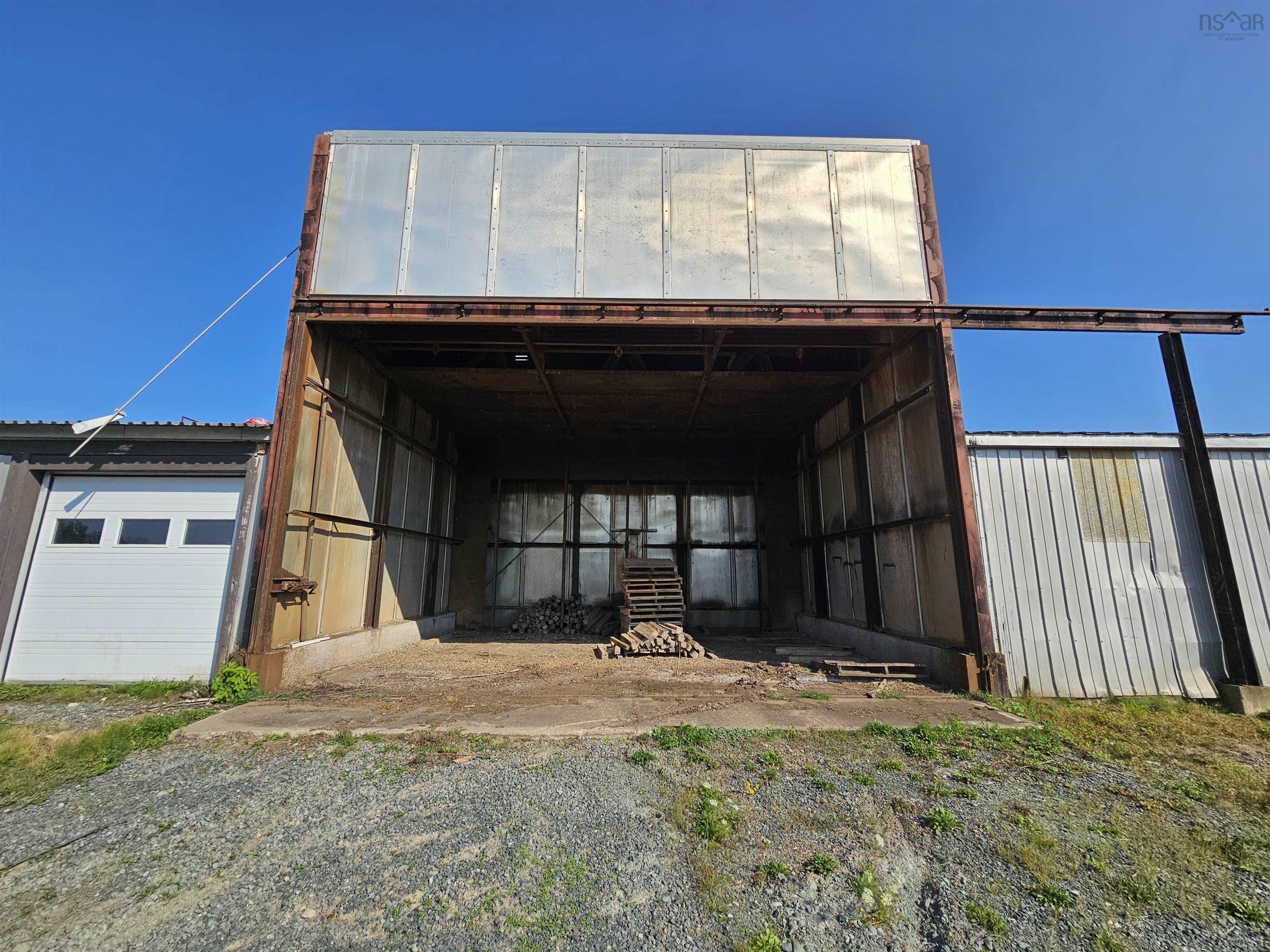$695,000.00: 3777 Highway 4, Central West River