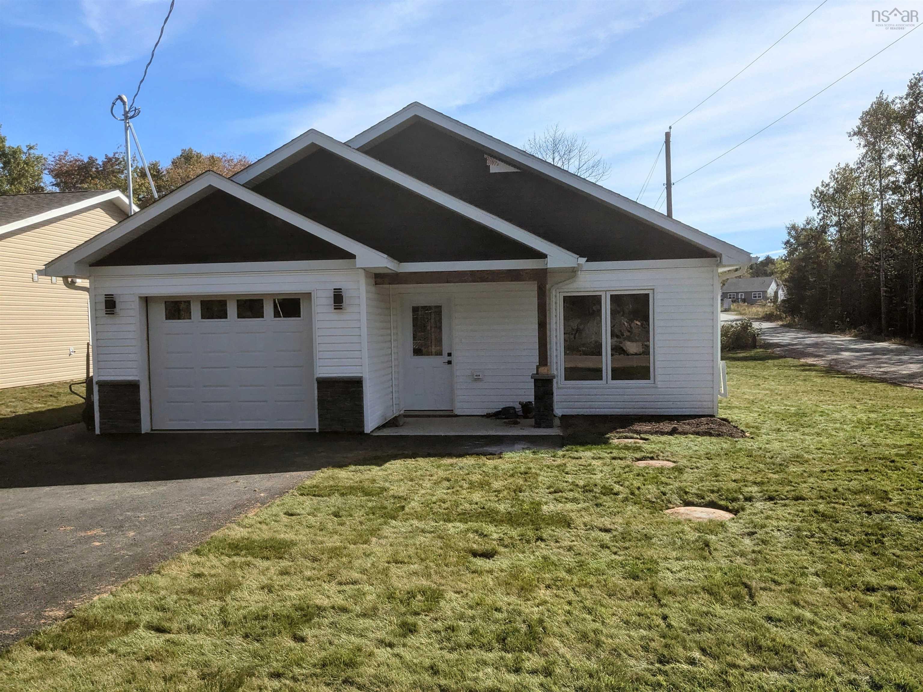 $599,900.00: 32 30 Shadebush Walk, Upper Sackville