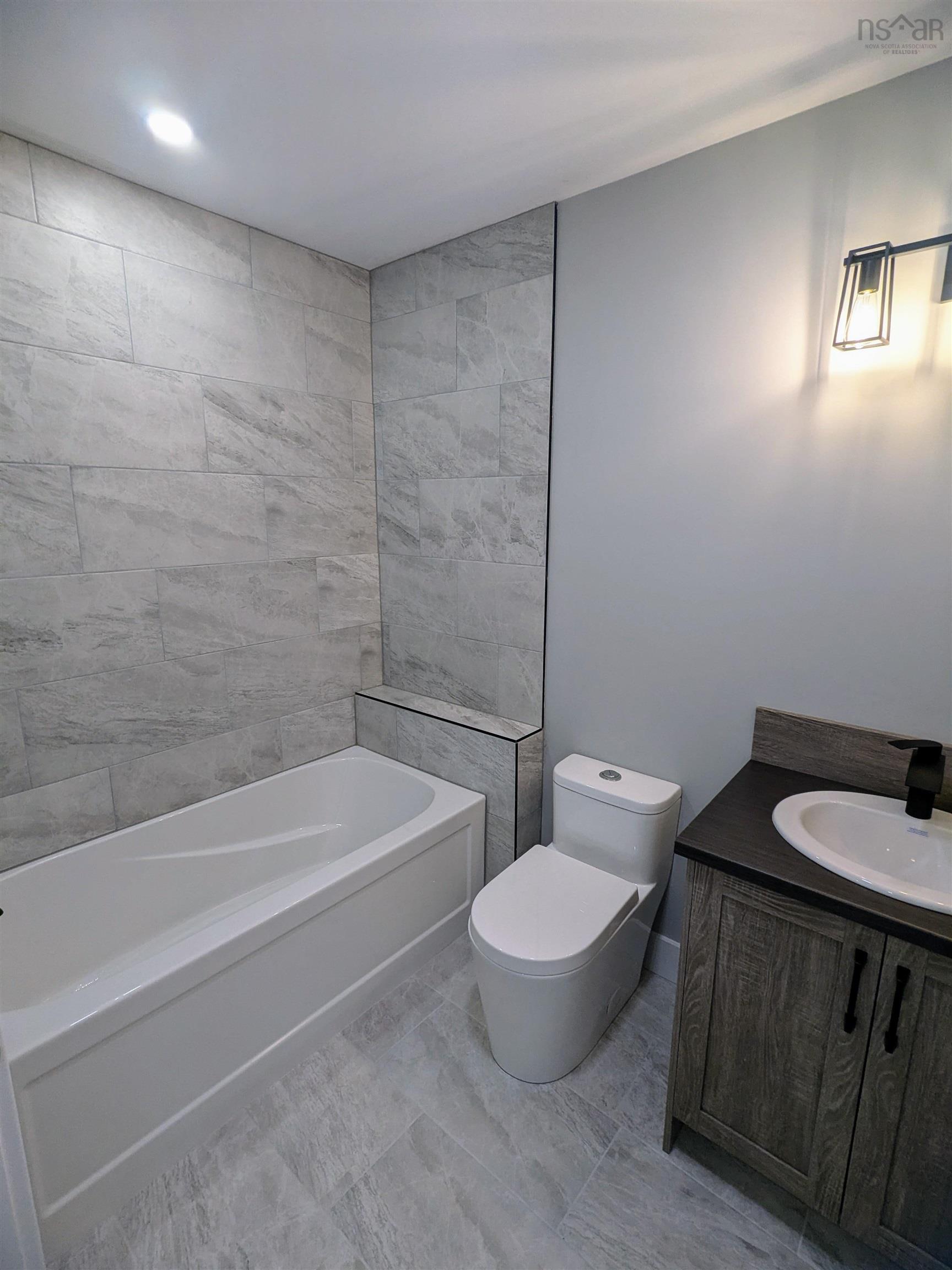 $599,900.00: 32 30 Shadebush Walk, Upper Sackville