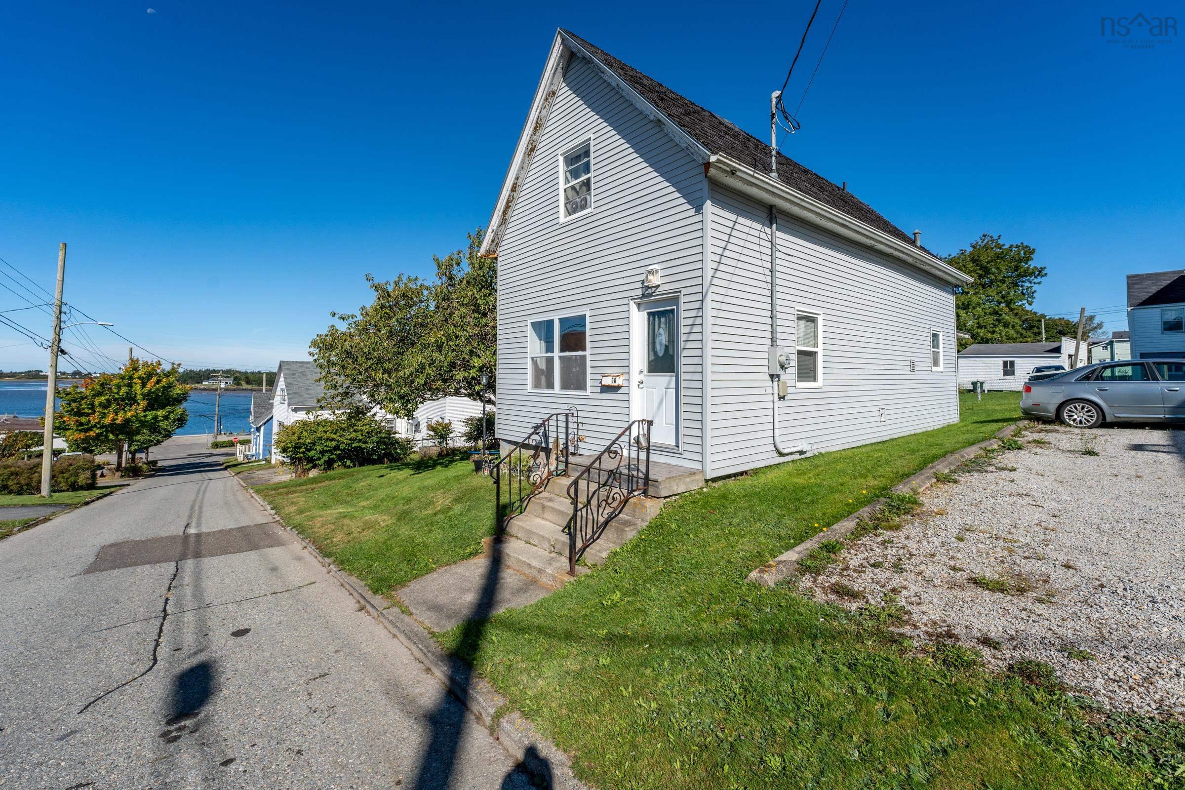 $179,900.00: 10 Store Street, Yarmouth