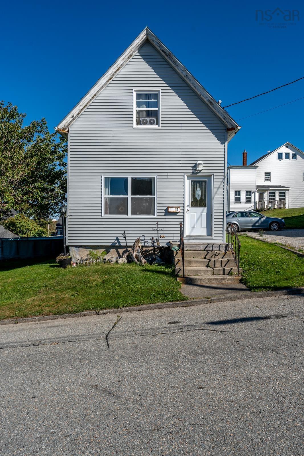 $179,900.00: 10 Store Street, Yarmouth