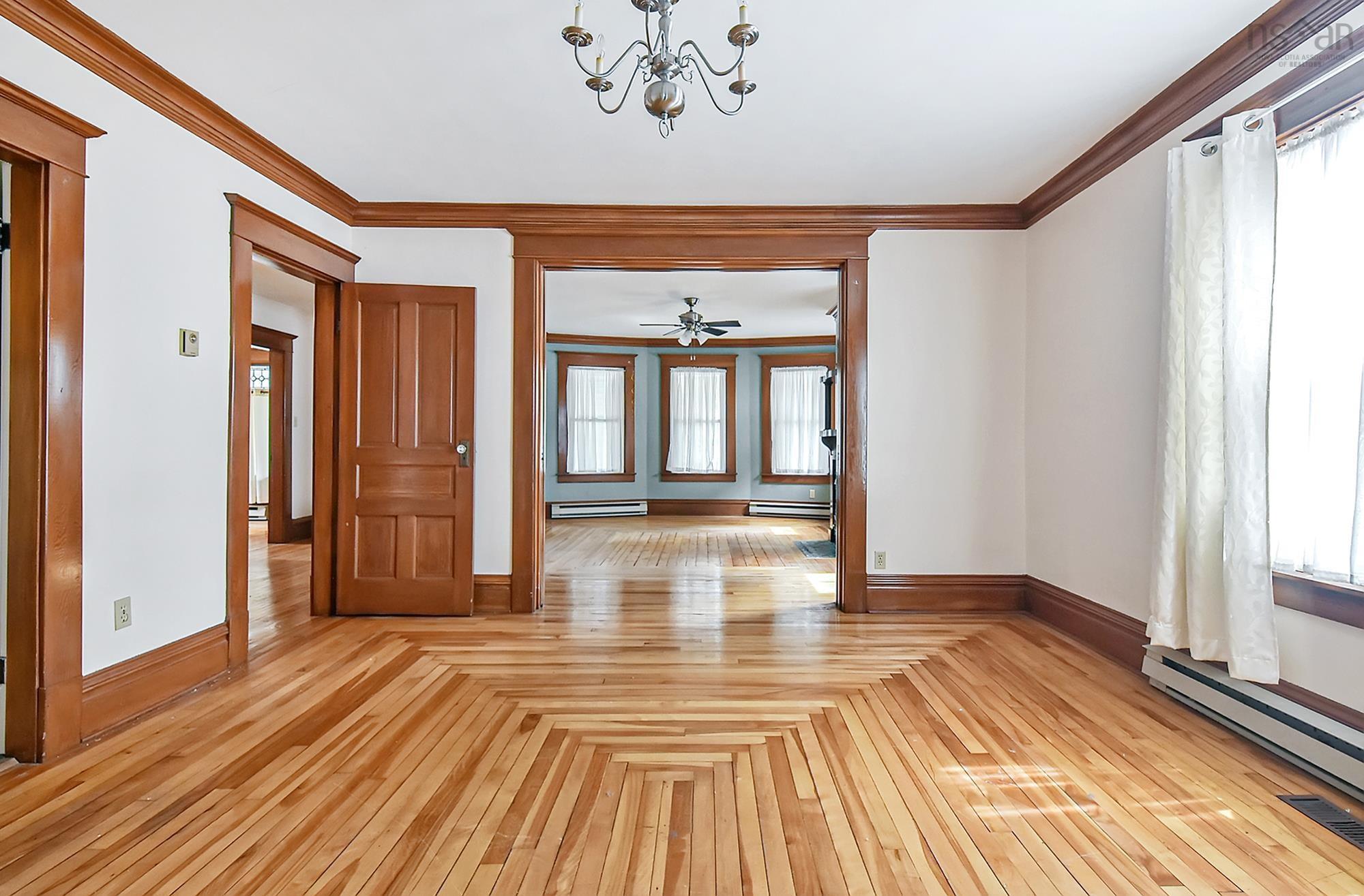 $849,900.00: 172, 184, 194 King Street, Windsor