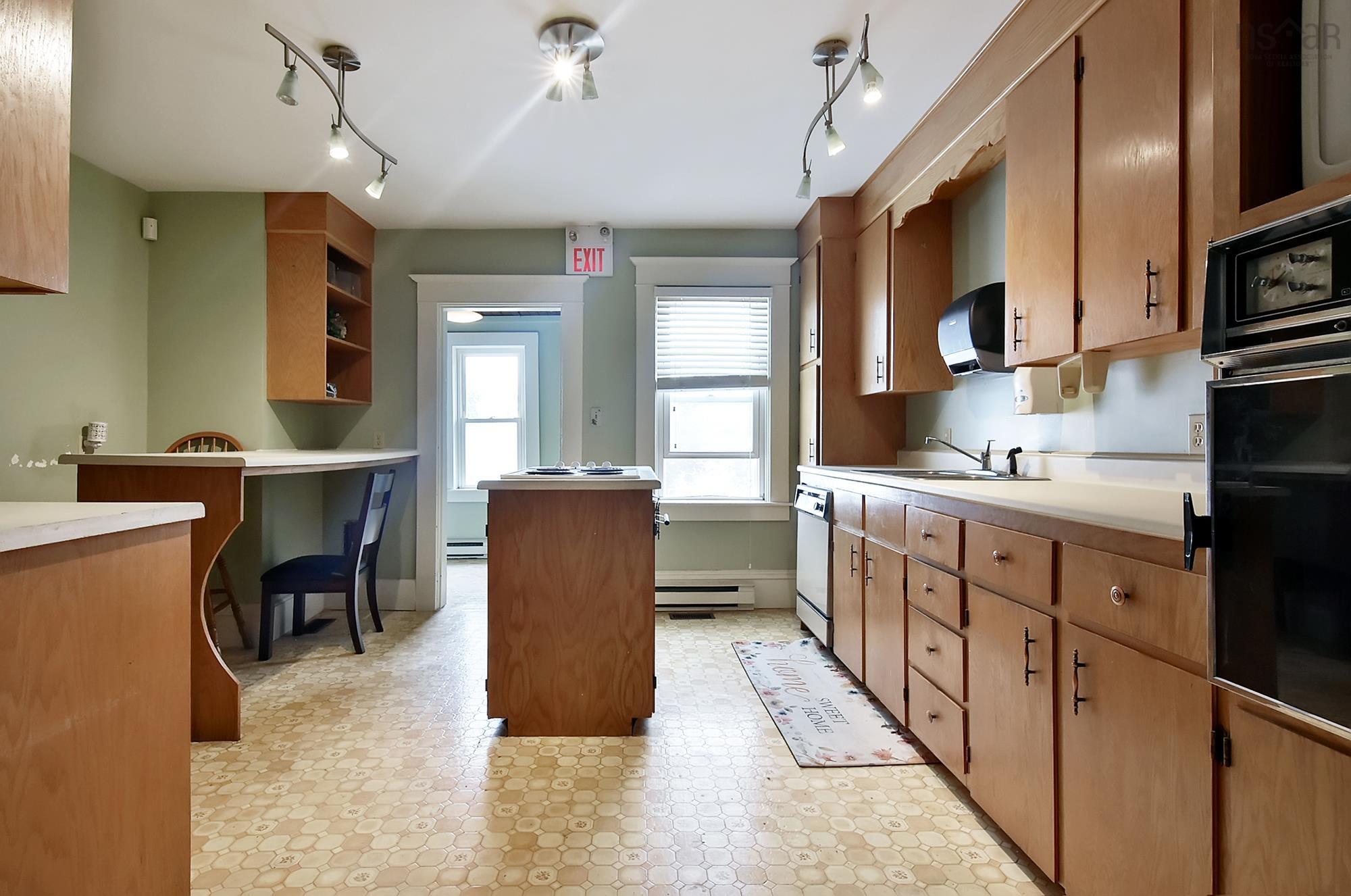 $849,900.00: 172, 184, 194 King Street, Windsor