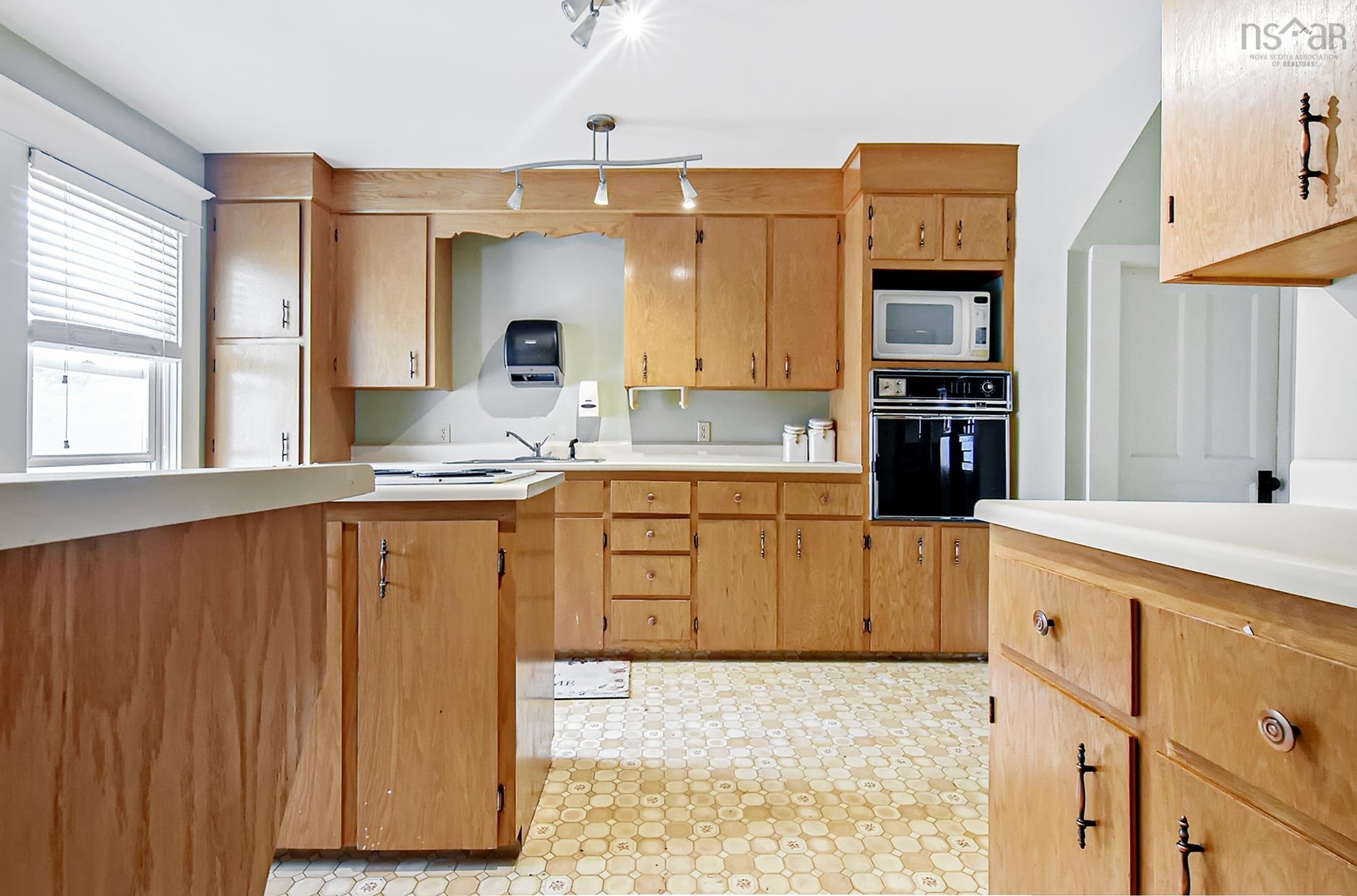 $849,900.00: 172, 184, 194 King Street, Windsor