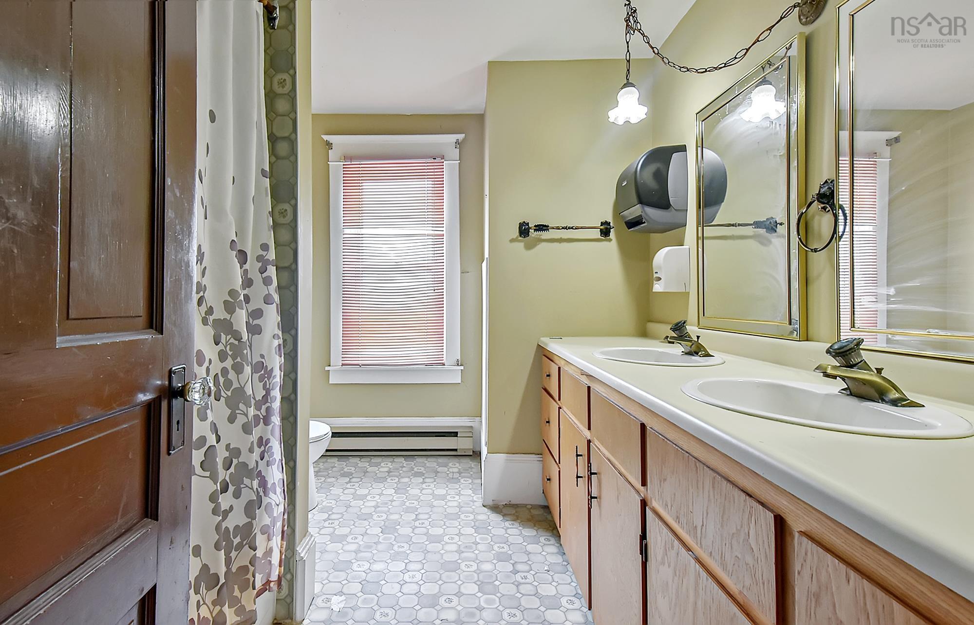 $849,900.00: 172, 184, 194 King Street, Windsor