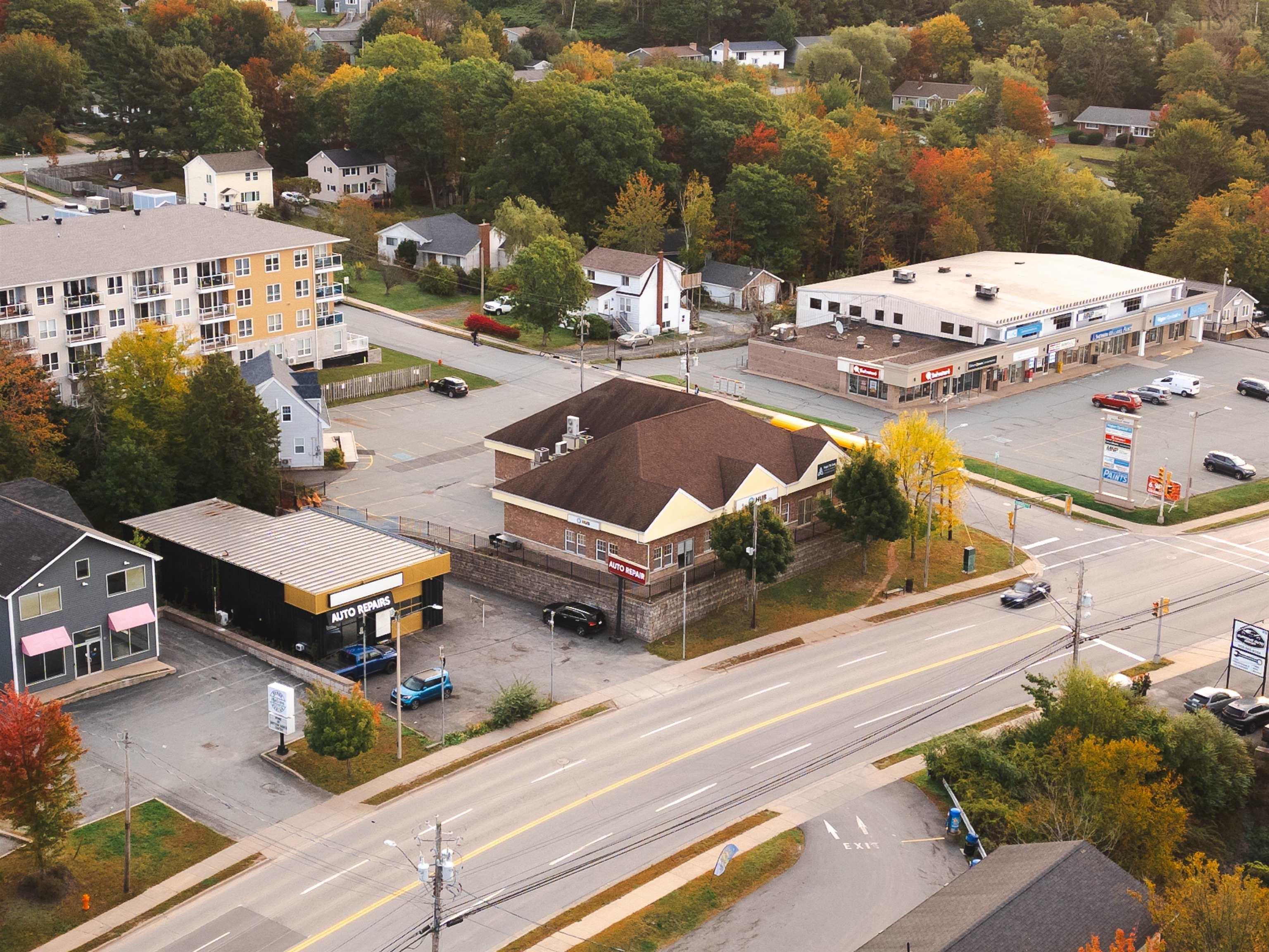 $1,390,000.00: 1 Pinehill Drive, Lower Sackville