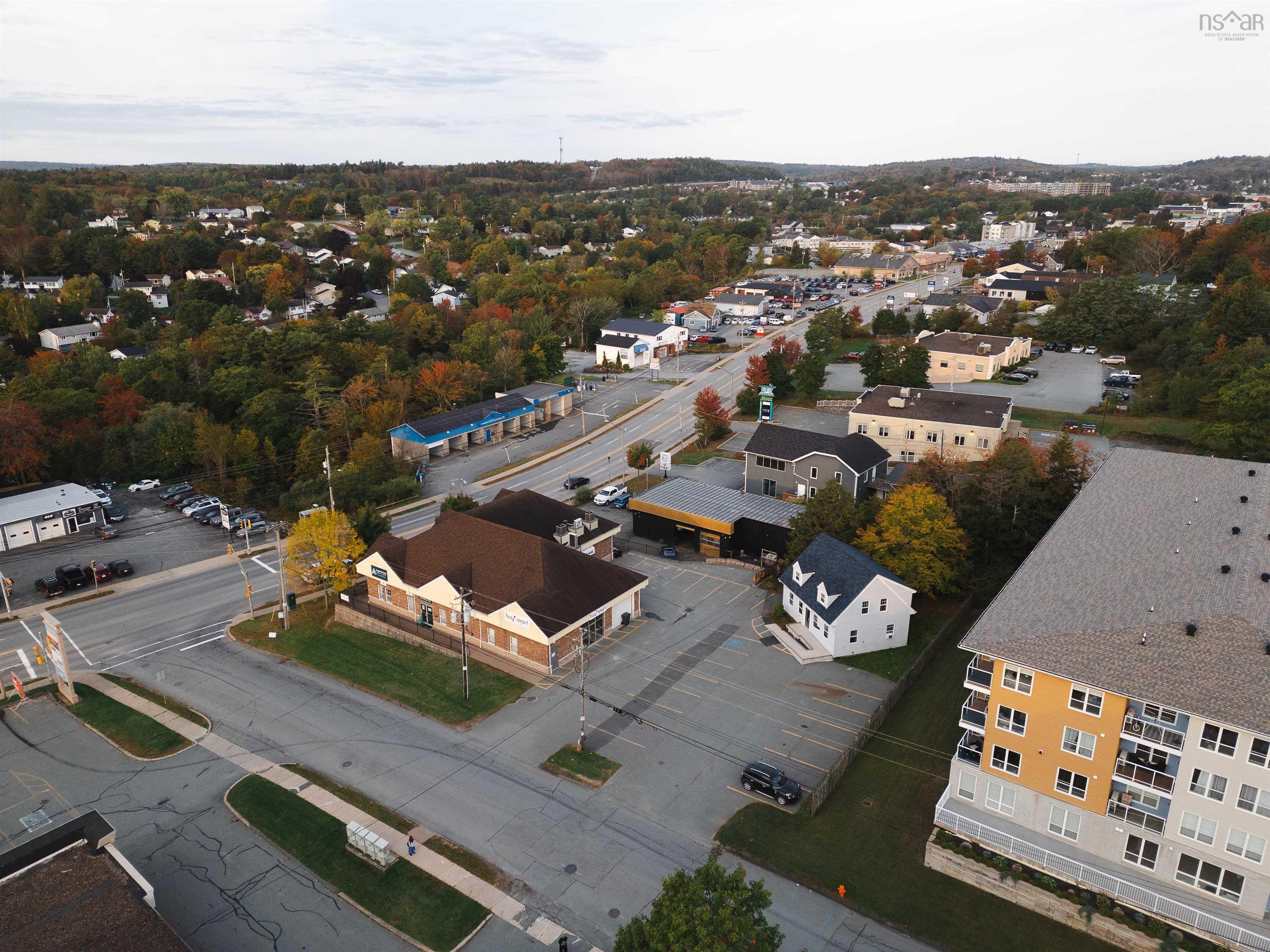 $1,390,000.00: 1 Pinehill Drive, Lower Sackville