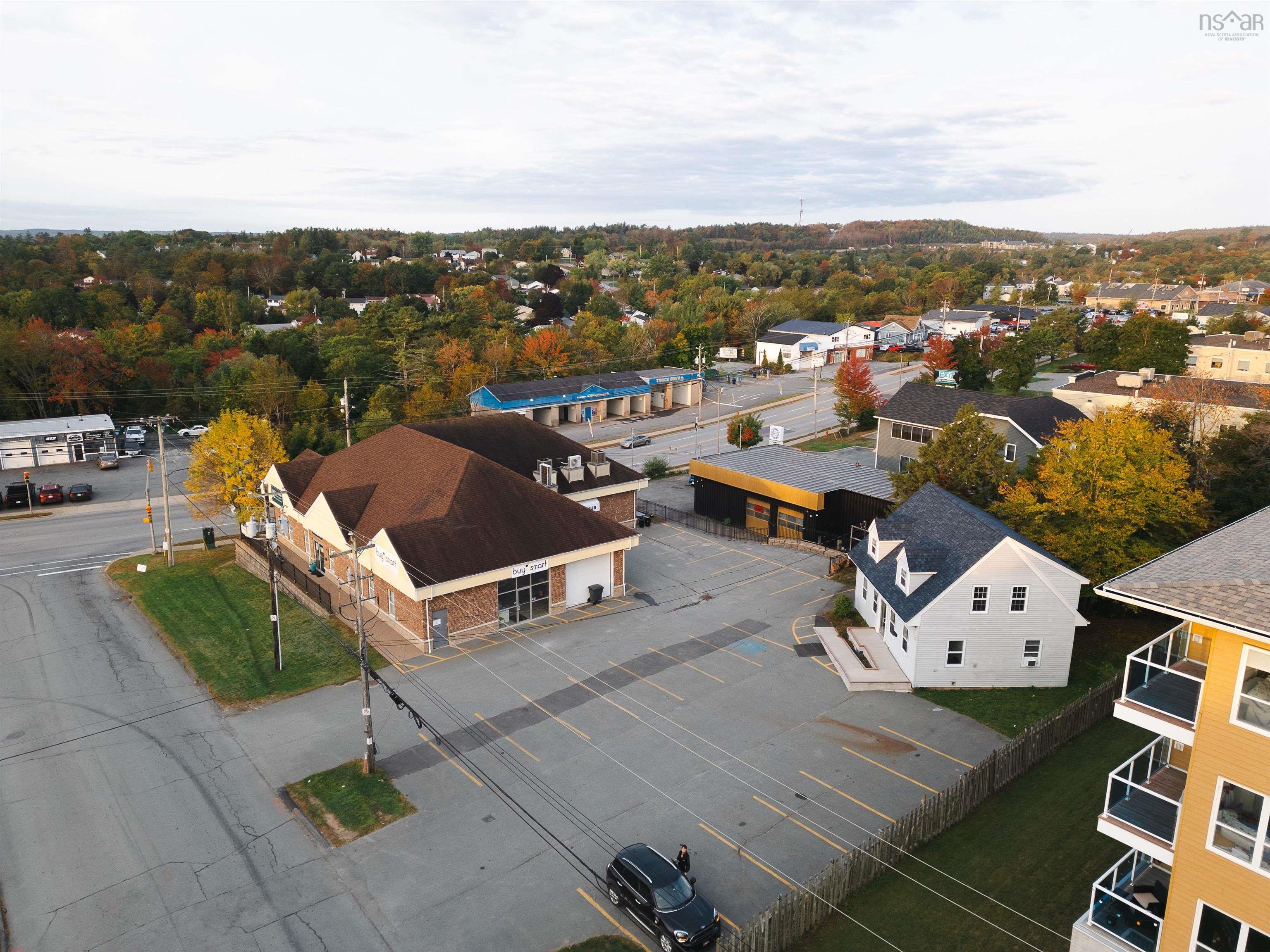 $1,390,000.00: 1 Pinehill Drive, Lower Sackville