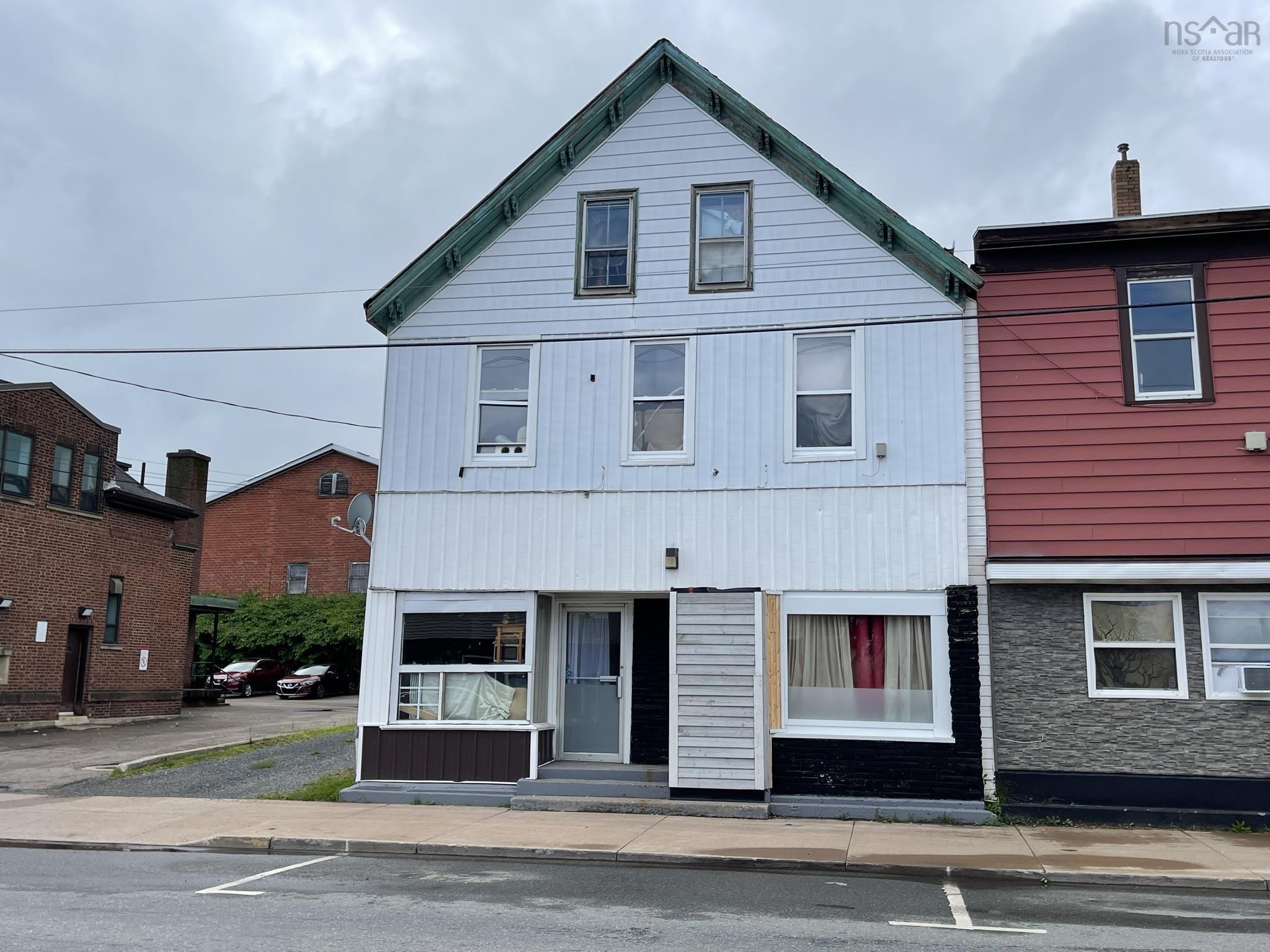 $304,000.00: 260-262 Foord Street, Stellarton