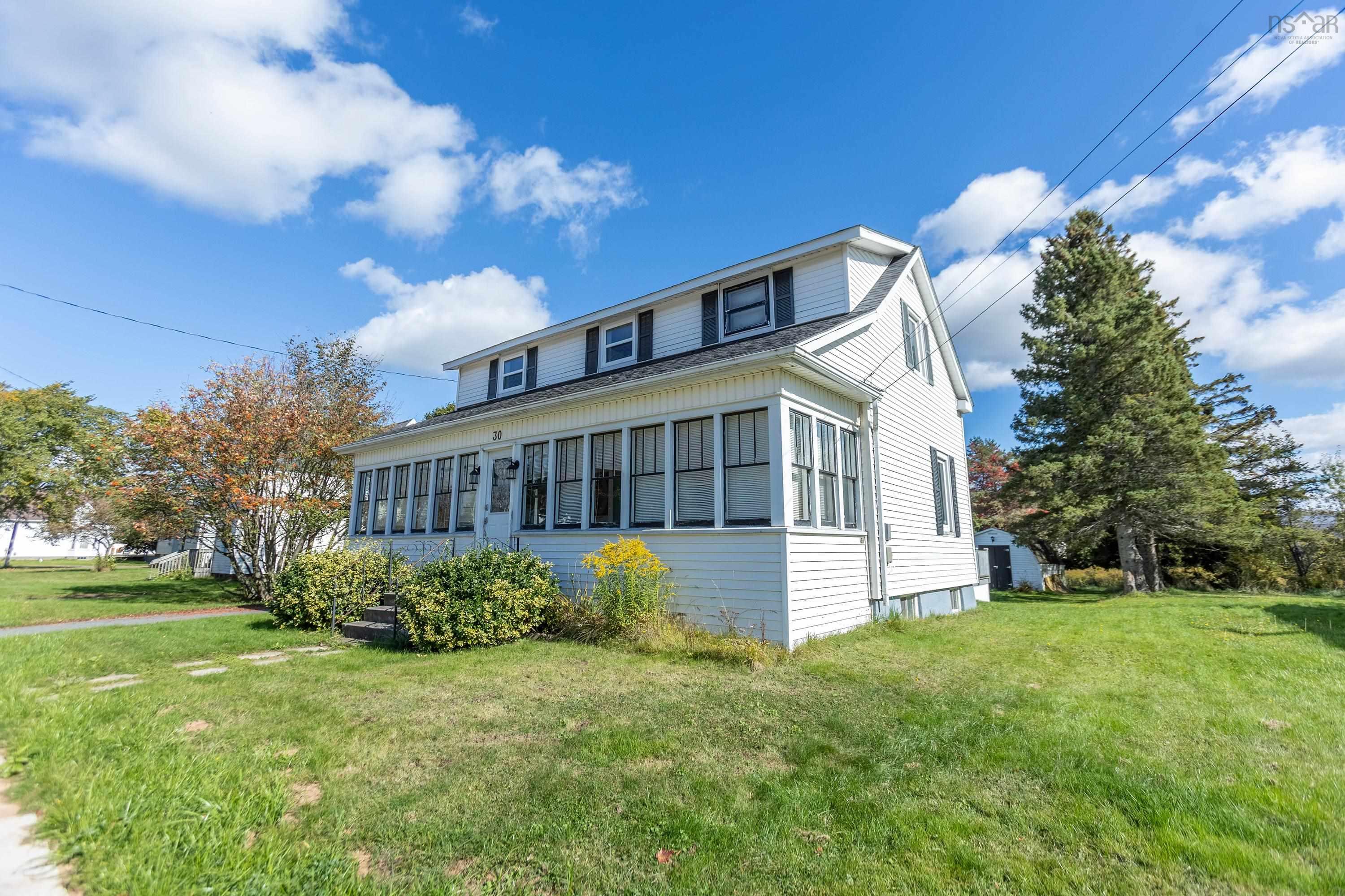 $224,900.00: 30 Victoria Street W, Amherst