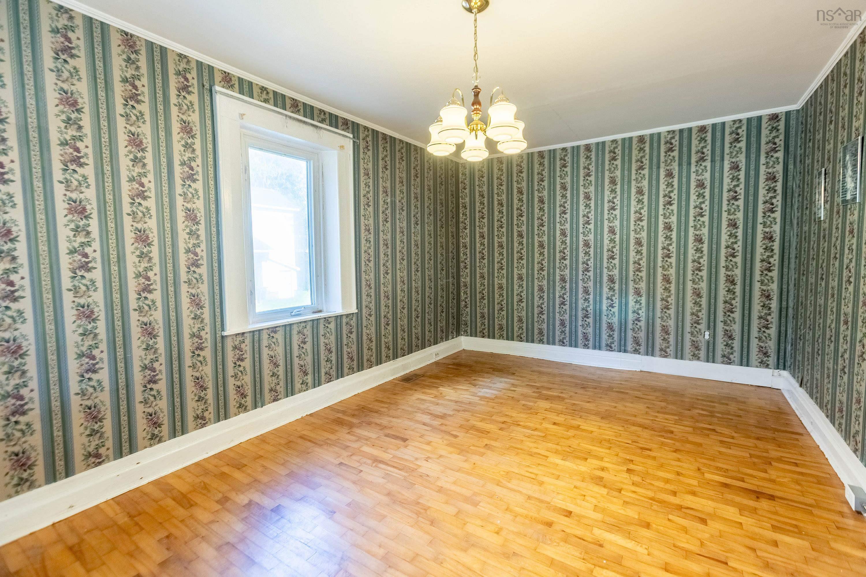 $224,900.00: 30 Victoria Street W, Amherst