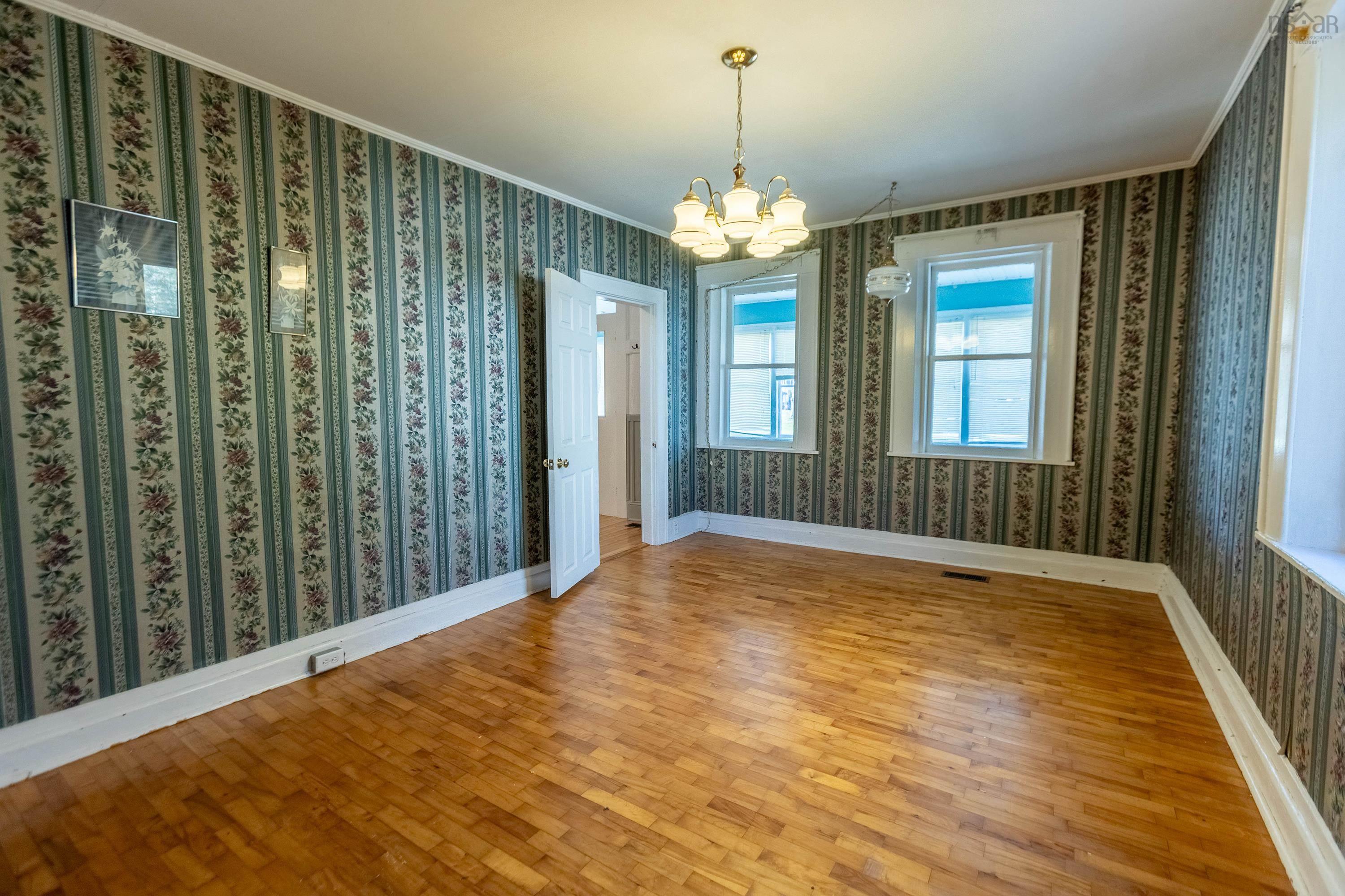 $224,900.00: 30 Victoria Street W, Amherst