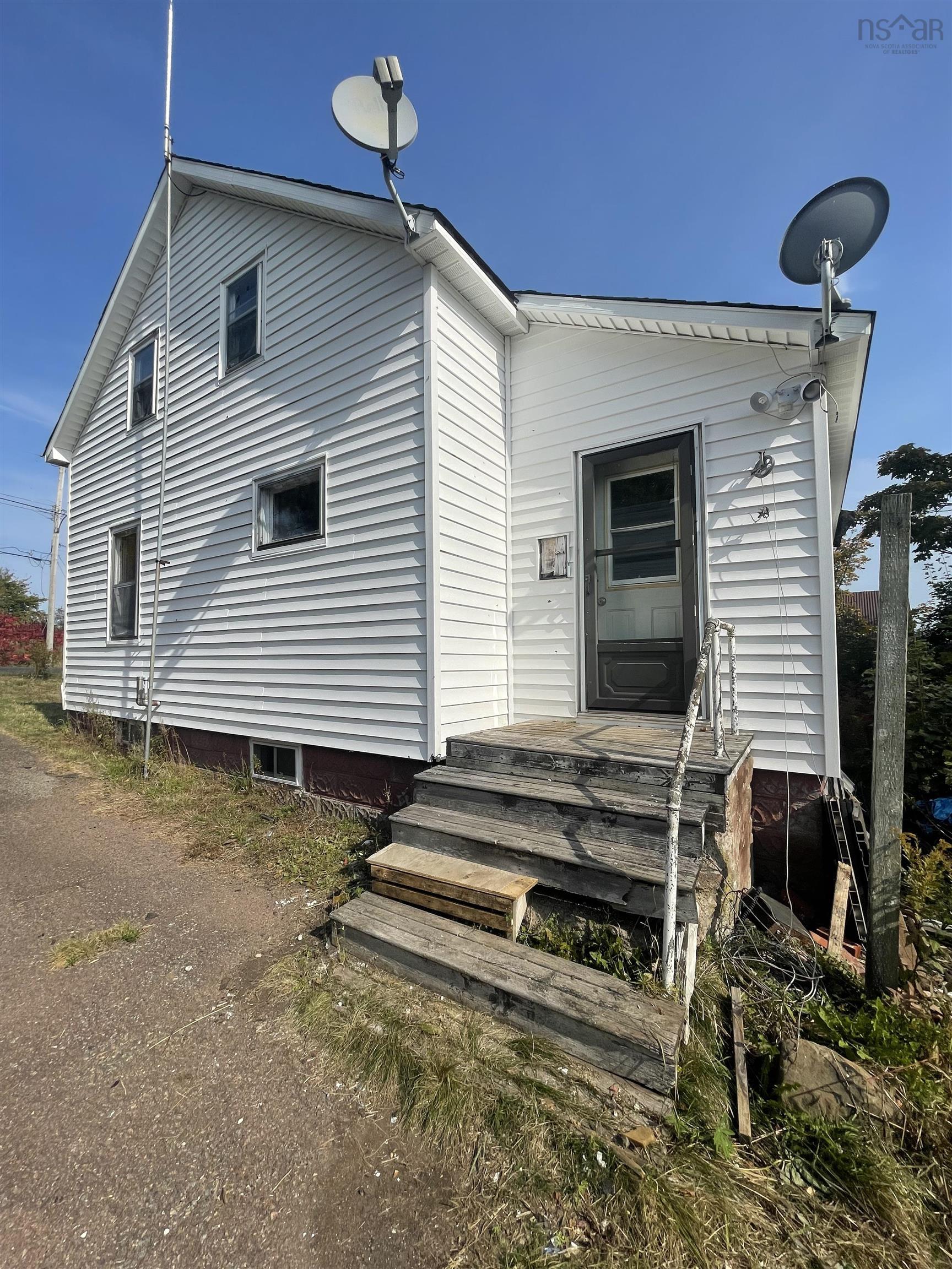 $49,900.00: 33 South Street, Springhill