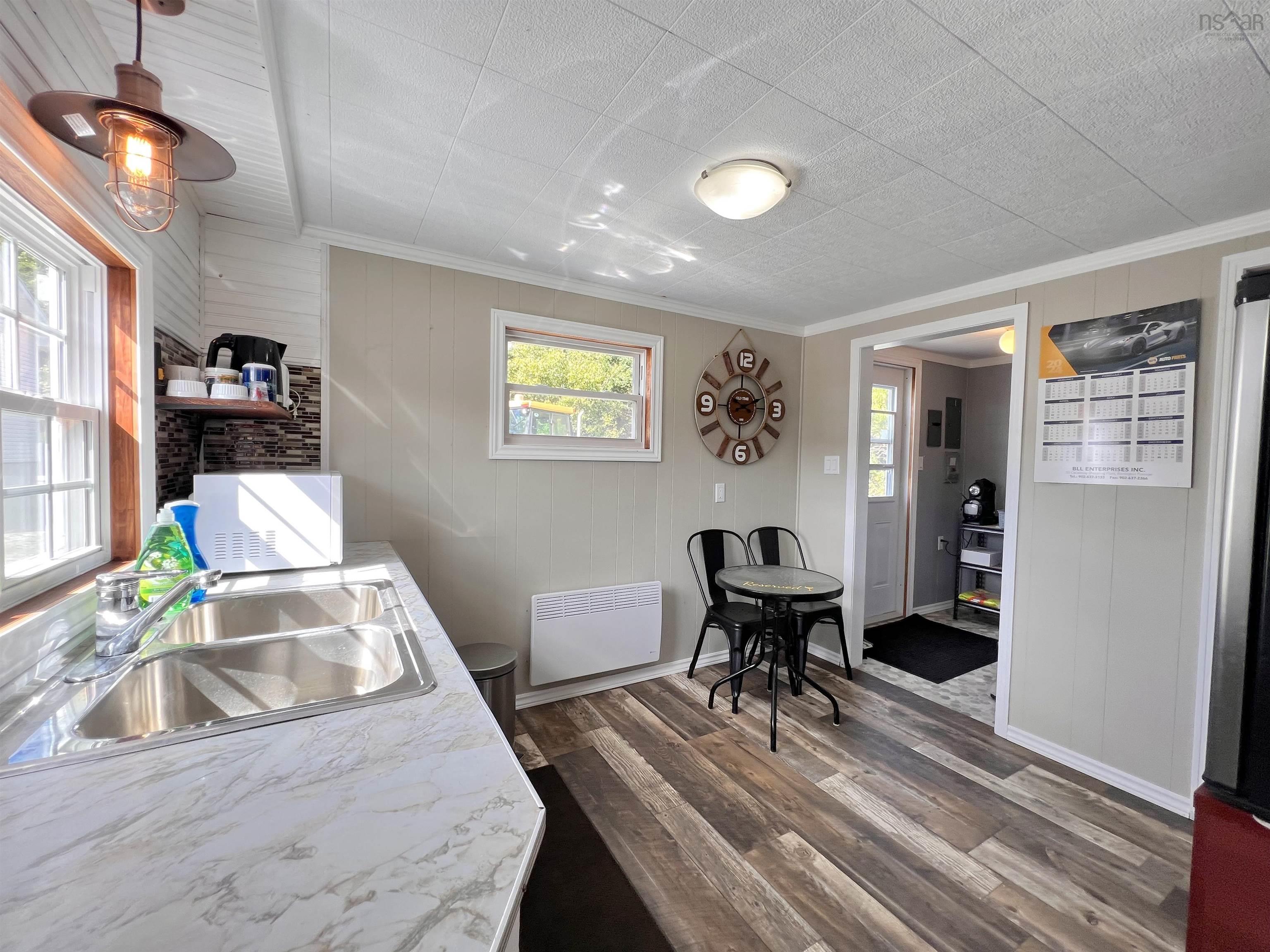 $385,000.00: 398 Oak Park Road, Oak Park