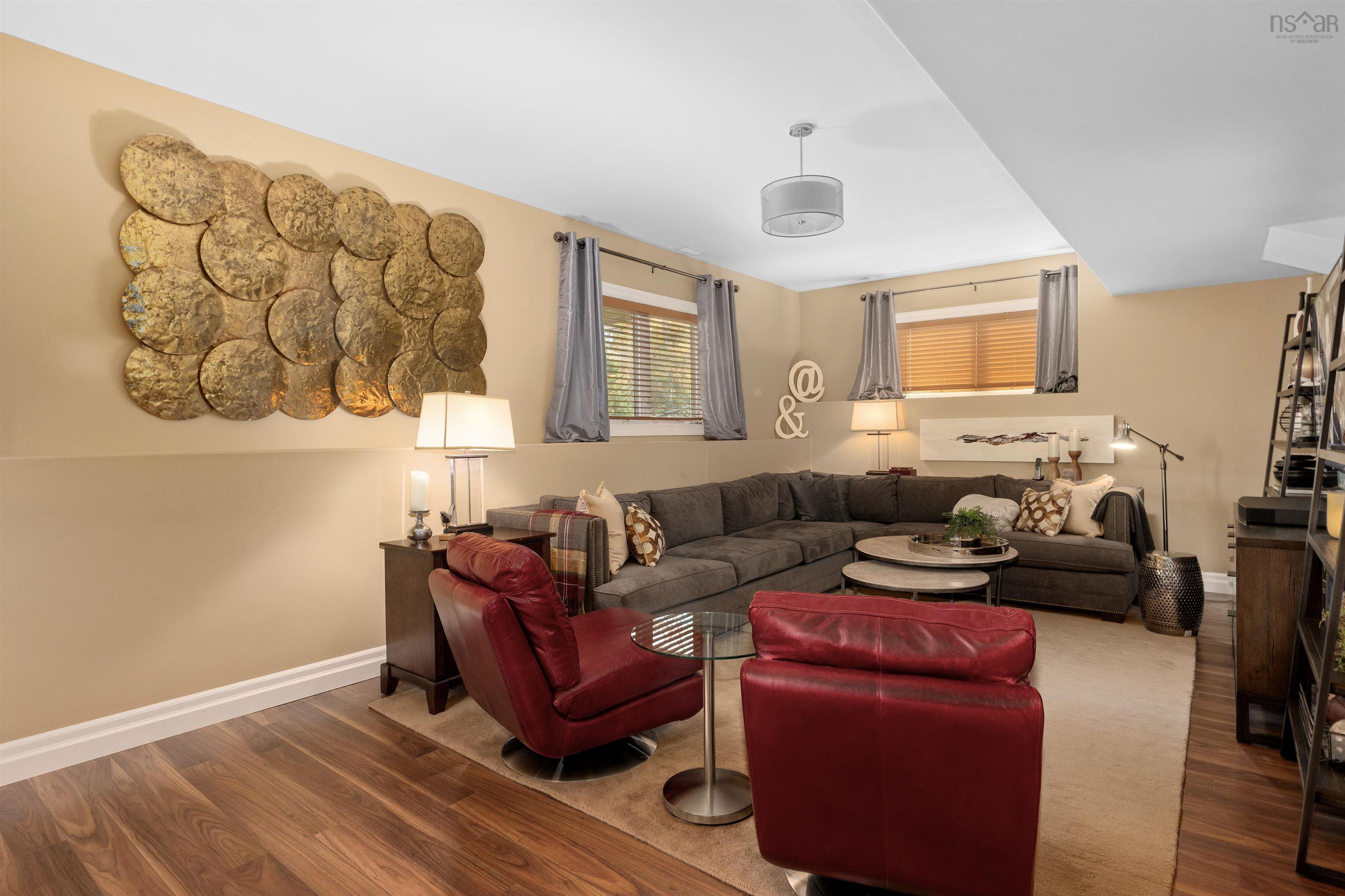 $995,000.00: 197 Maple Grove Avenue, Timberlea