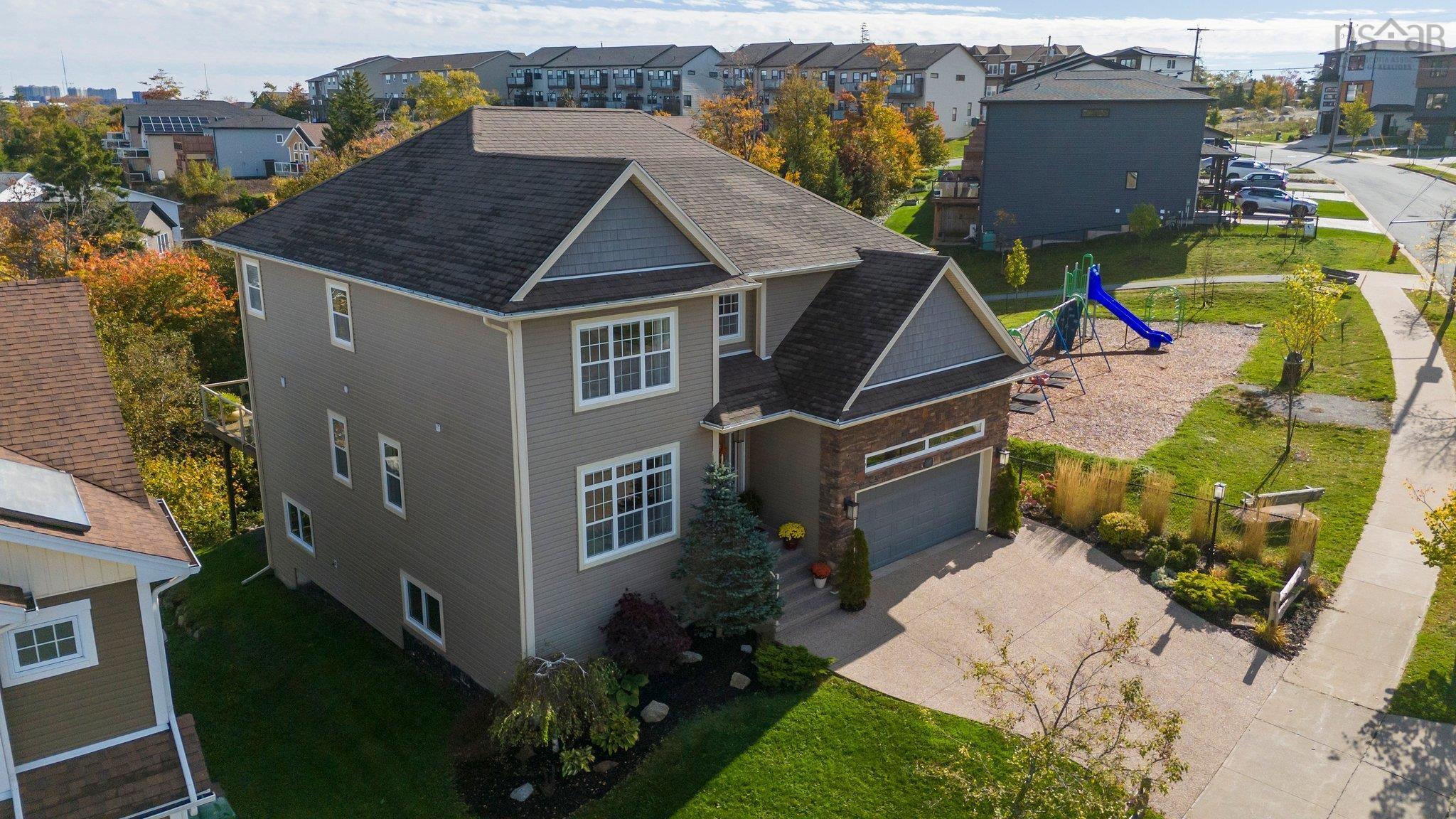 $995,000.00: 197 Maple Grove Avenue, Timberlea